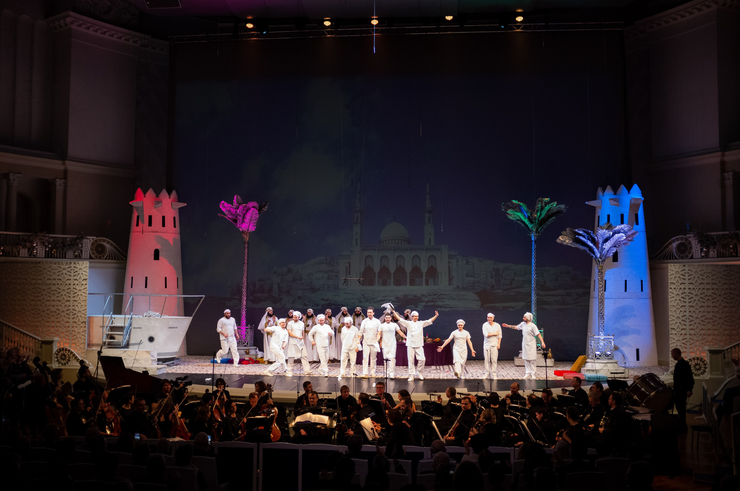 Новогодний вечер. Итальянка в Алжире. Искусство фотографии. Мария Осокина