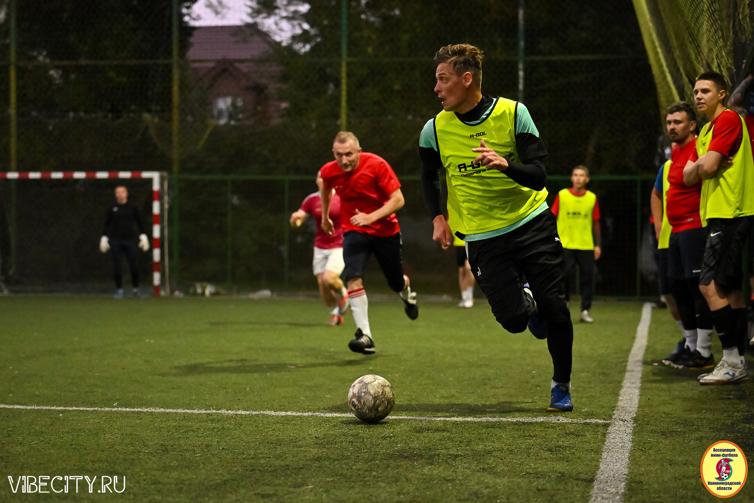 ИГРЫ МИНИ-ФУТБОЛЬНОЙ И КОРПОРАТИВНОЙ ЛИГИ. VIBECITY.RU Вайб Сити Ру Фоторепортажи Фотоотчеты Калининград