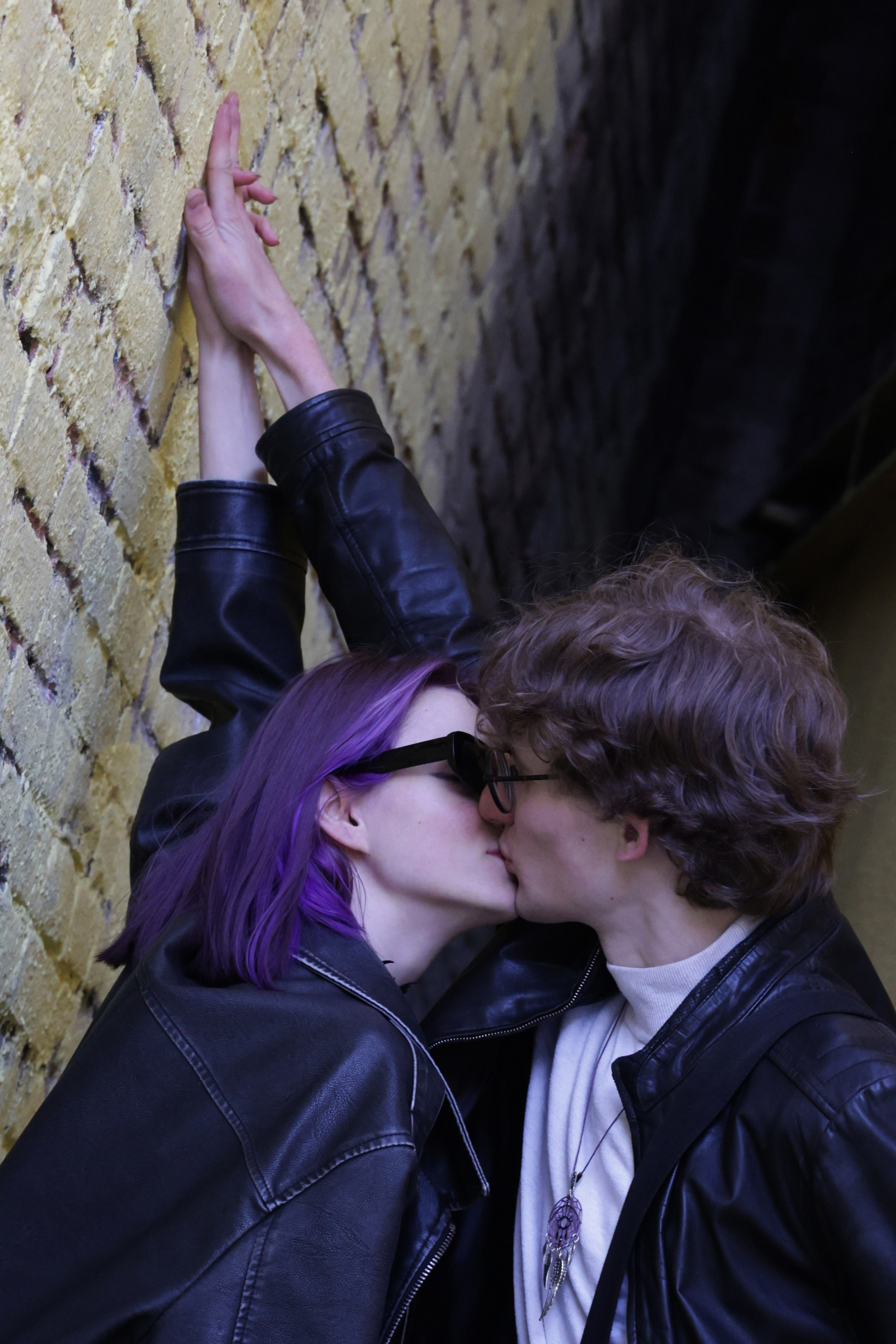 Love, cigarettes and yards. Portrait photographer based in Toronto — Blinova Mariia