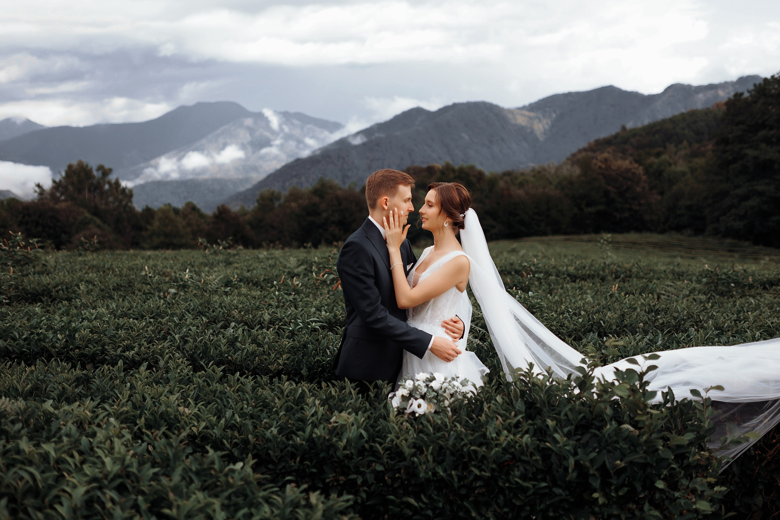 Свадебный фотограф в Сочи. Свадебная фотосессия. Свадебный и семейный фотограф в Сочи Денис Вялов