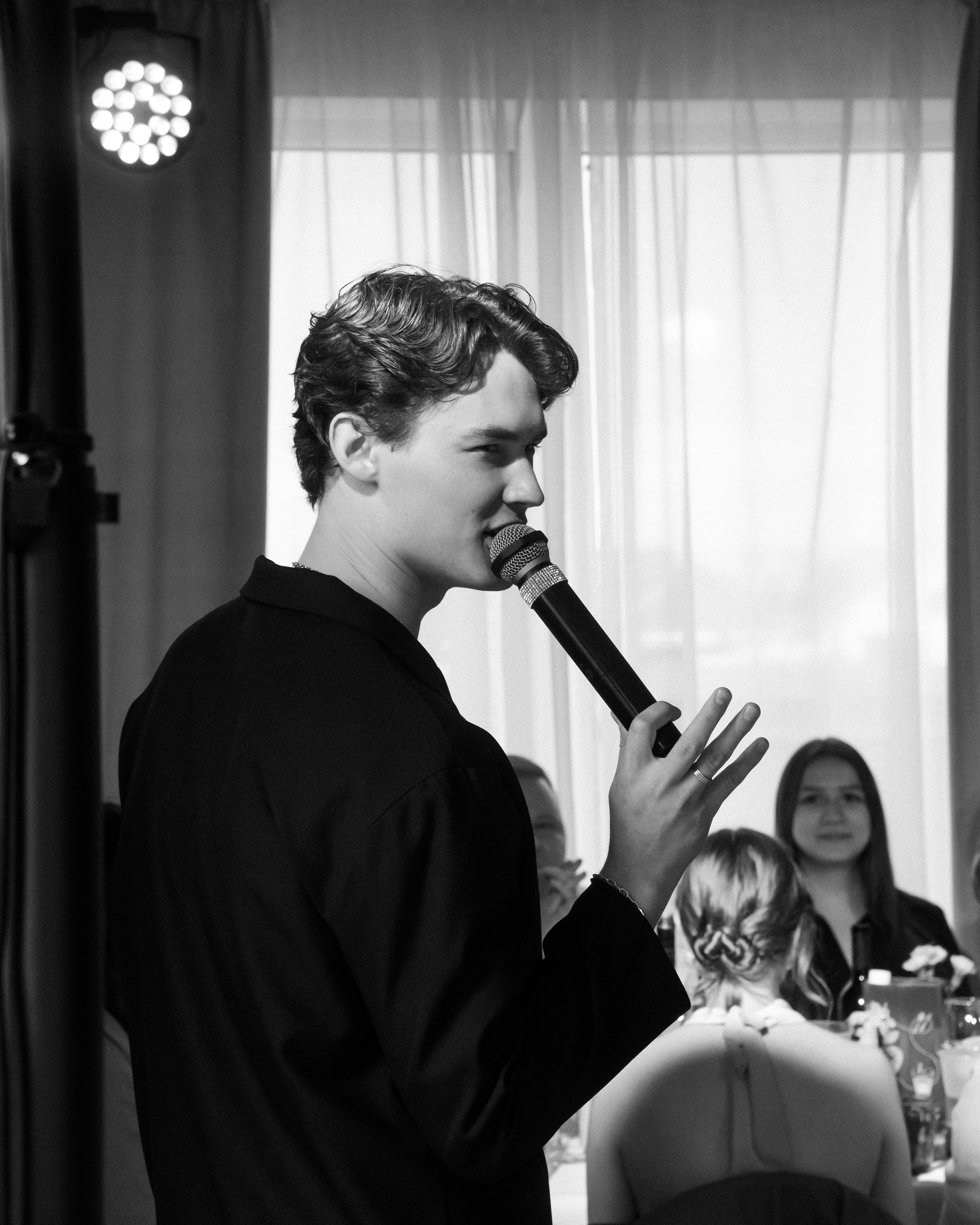 Ведущий и DJ на свадьбе в Челябинске