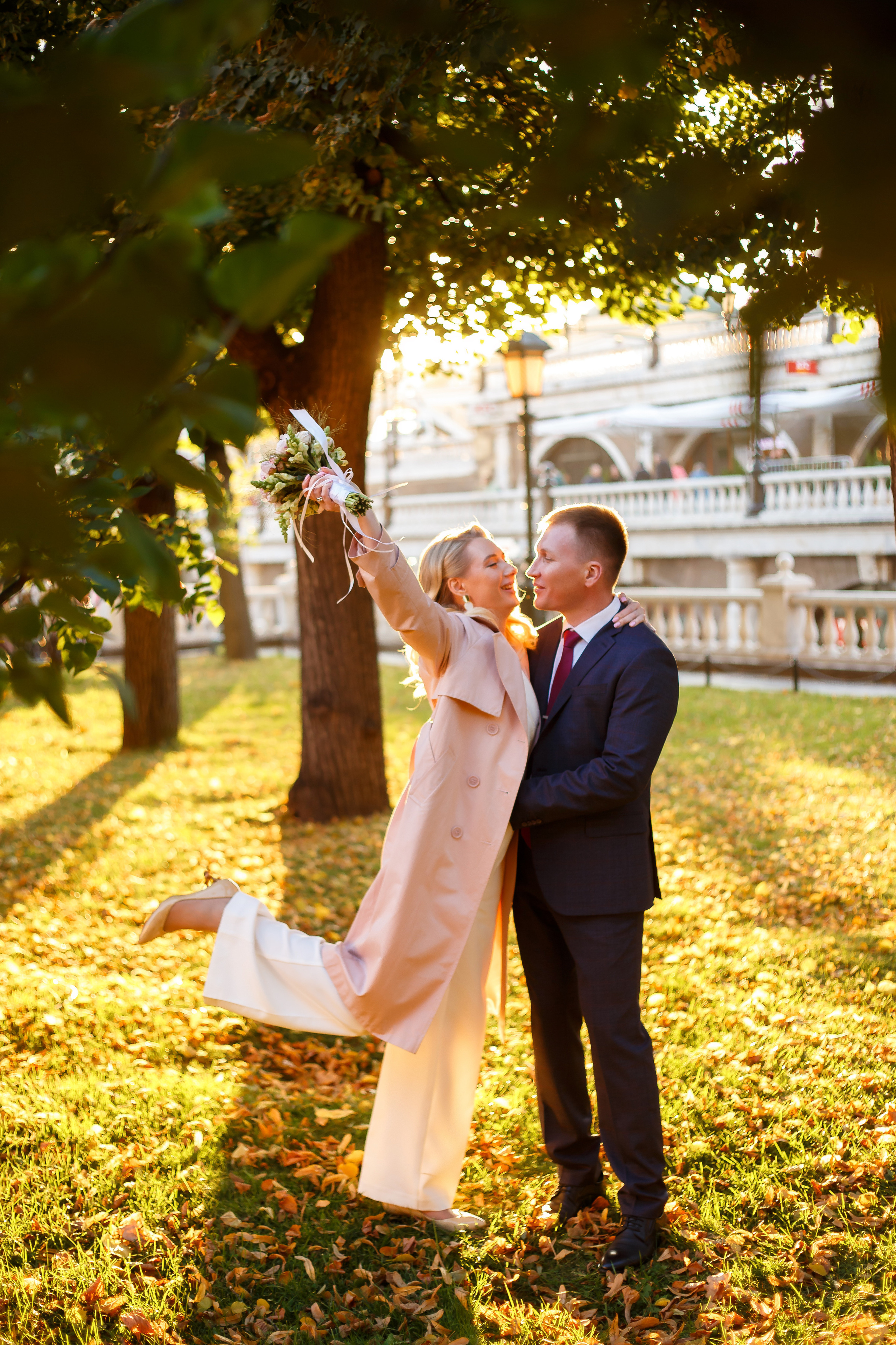 Торжественная регистрация брака в Отеле Националь. Фотография после регистрации в Загсе Националь, Фотосессия в отеле Националь в Москве. Свадебная церемония. Минималистичные, стильные фотографии со свадьбы в отеле Националь, фотограф Валентина Чемерилова