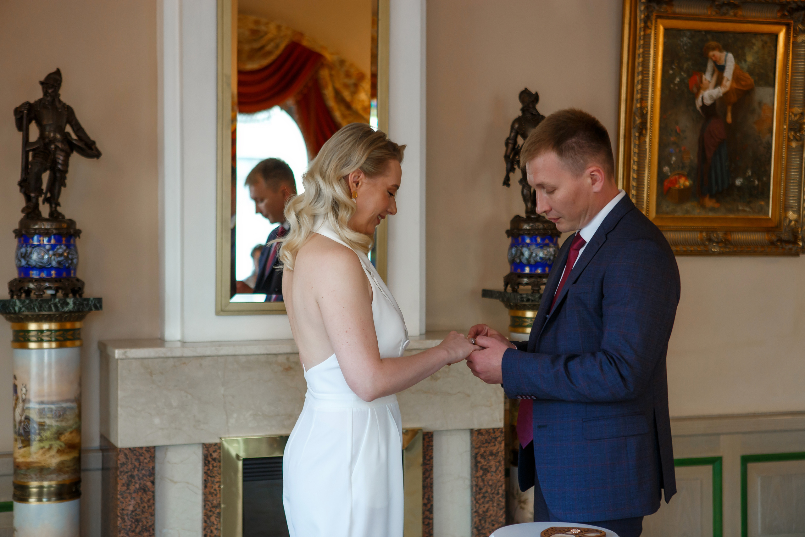 Торжественная регистрация брака в Отеле Националь. Фотография в Загсе Националь, Фотосессия в отеле Националь в Москве. Свадебная церимония.