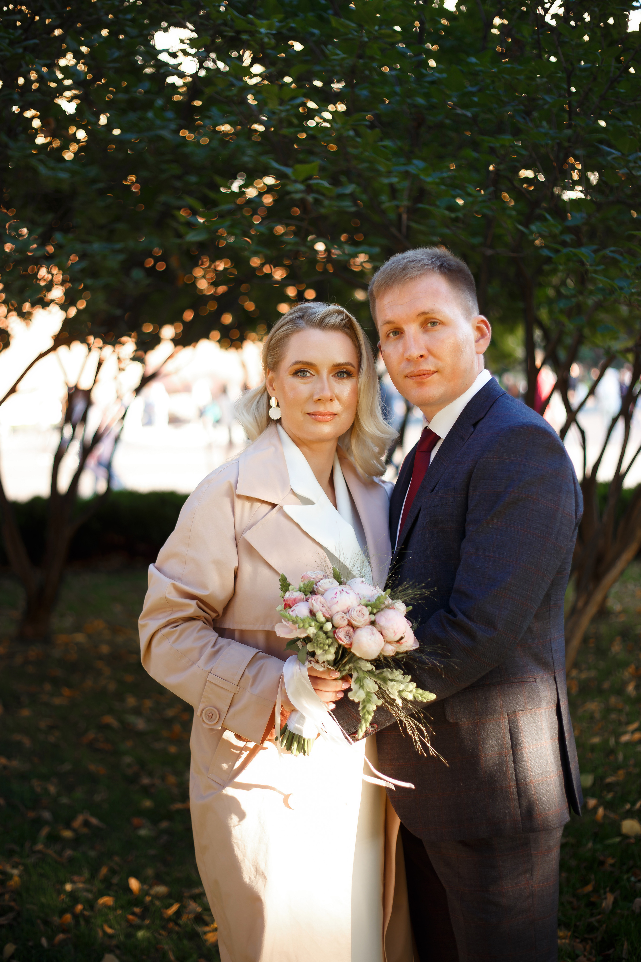 Торжественная регистрация брака в Отеле Националь. Фотография после регистрации в Загсе Националь, Фотосессия в отеле Националь в Москве. Свадебная церемония. Минималистичные, стильные фотографии со свадьбы в отеле Националь, фотограф Валентина Чемерилова