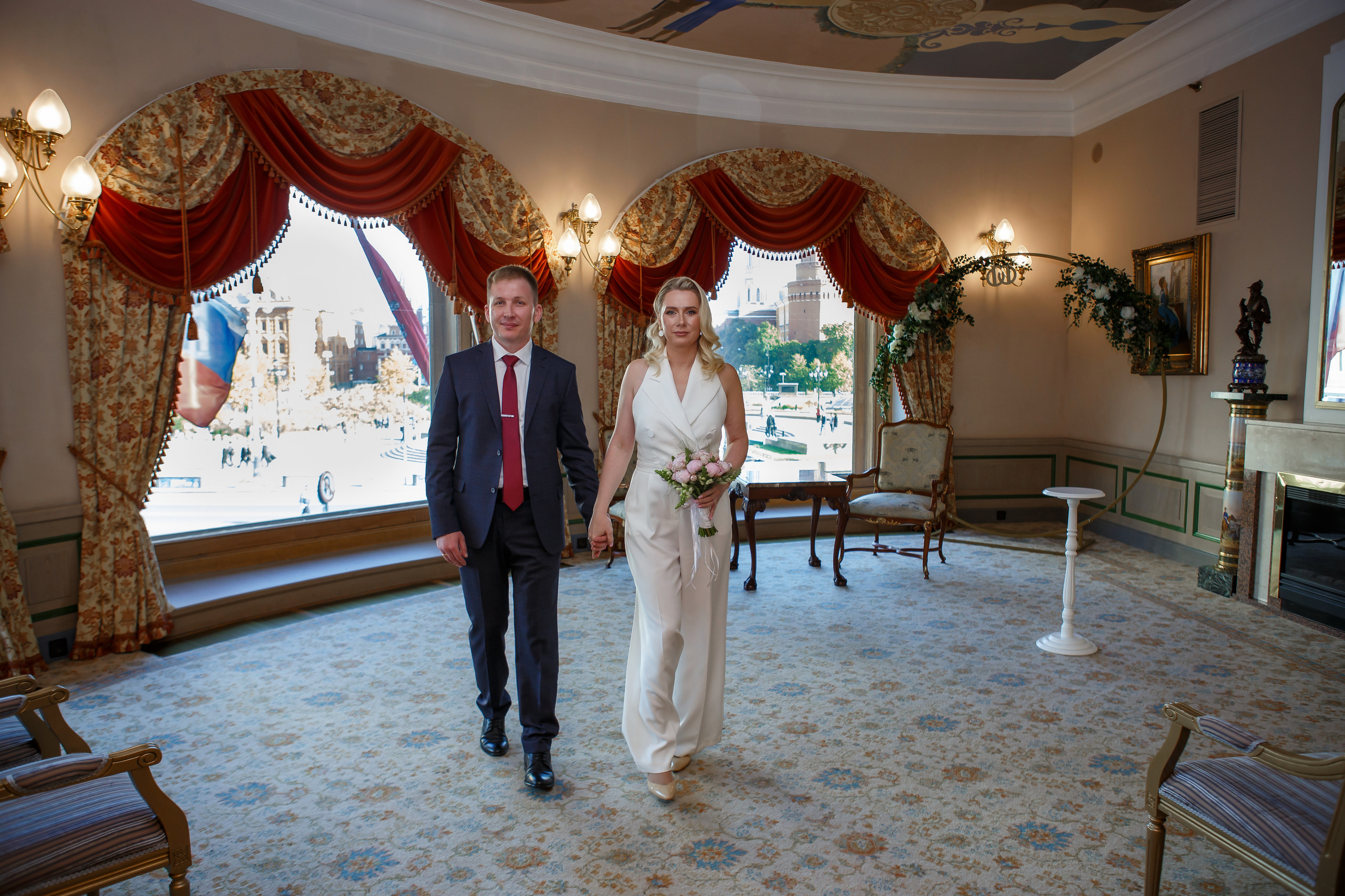 Торжественная регистрация брака в Отеле Националь. Фотография в Загсе Националь, Фотосессия в отеле Националь в Москве. Свадебная церемония.