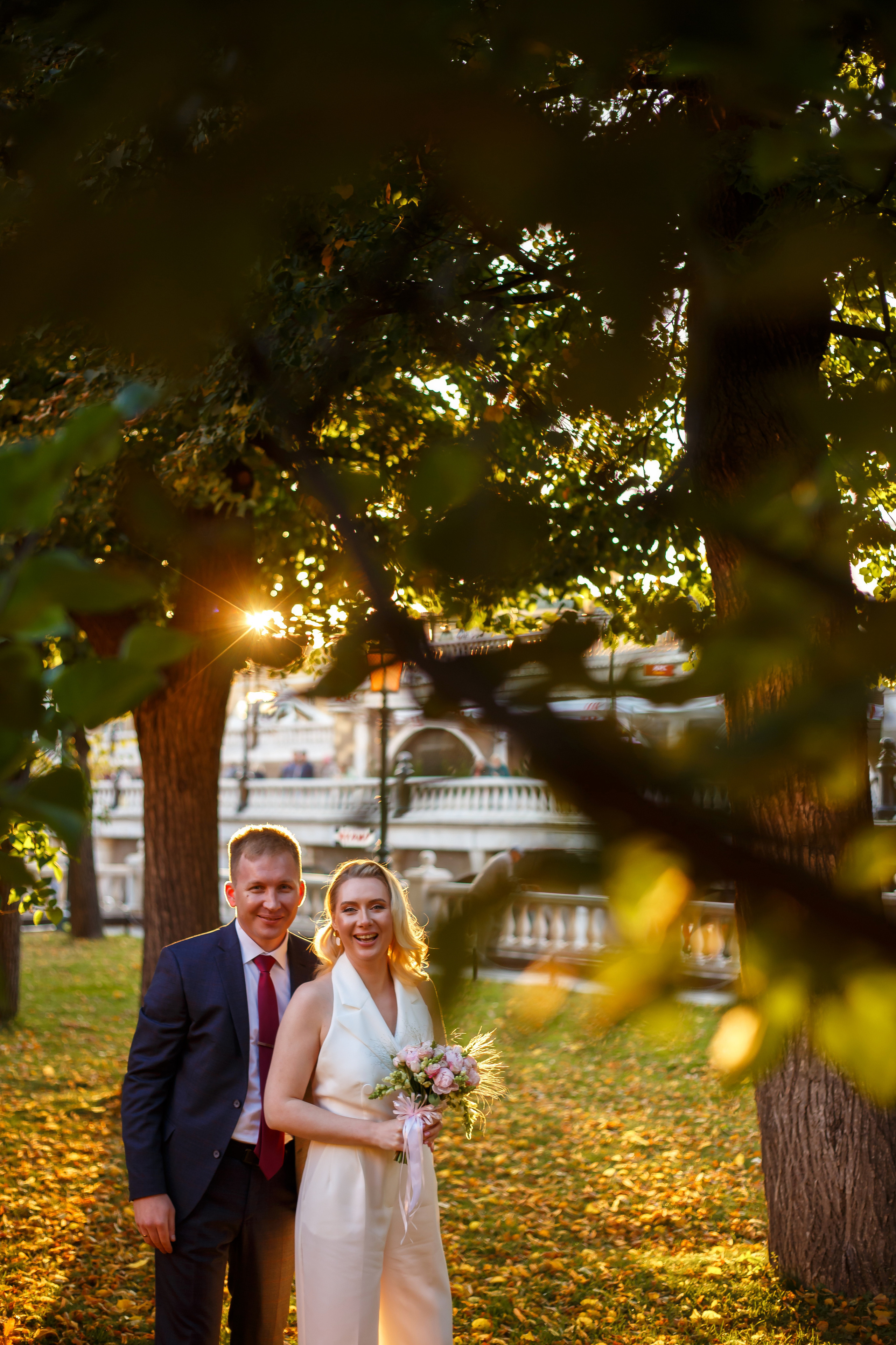 Торжественная регистрация брака в Отеле Националь. Фотография после регистрации в Загсе Националь, Фотосессия в отеле Националь в Москве. Свадебная церемония. Минималистичные, стильные фотографии со свадьбы в отеле Националь, фотограф Валентина Чемерилова