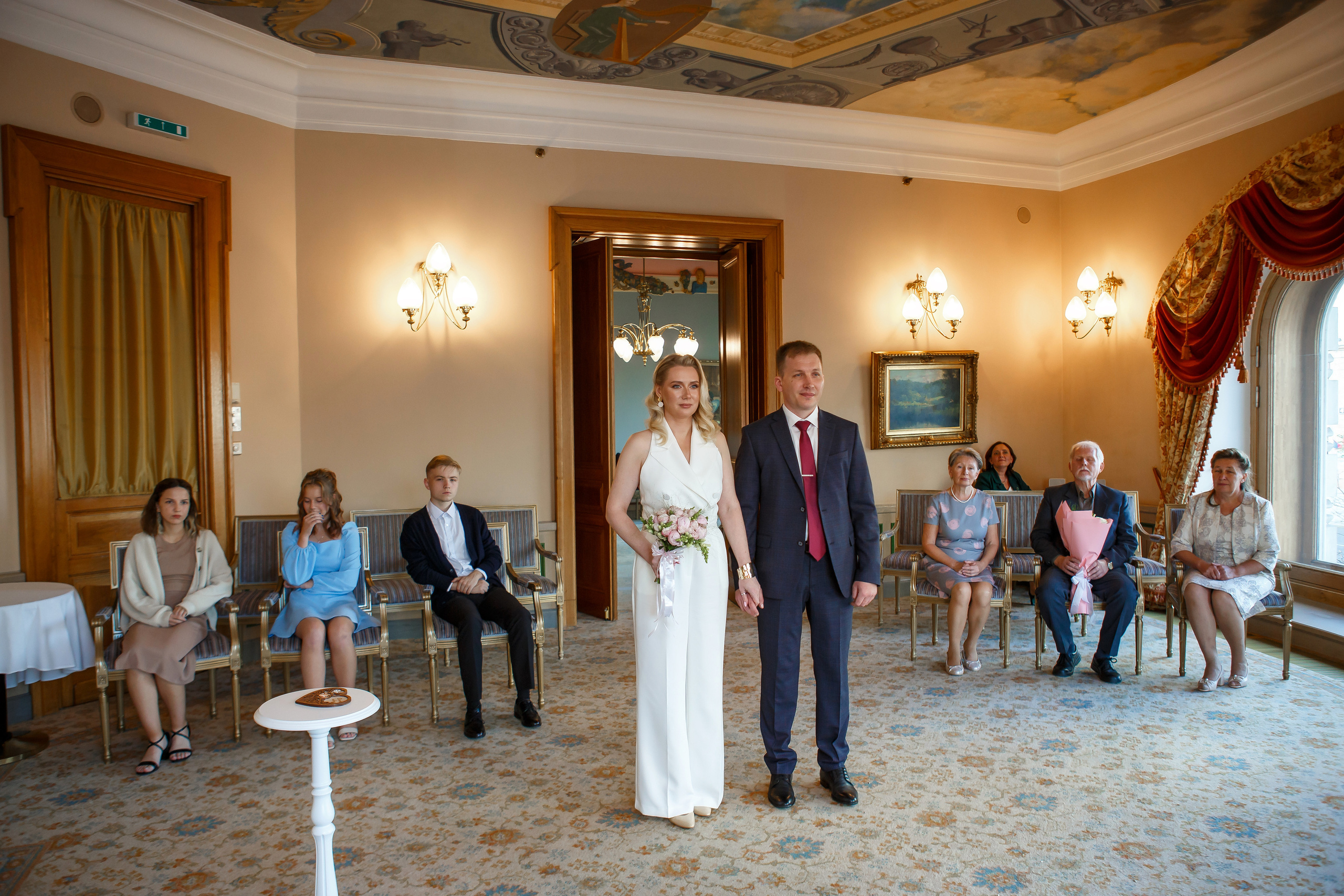 Регистрация брака в Отеле Националь. Фотография в Загсе Националь, Фотосессия в отеле Националь в Москве.