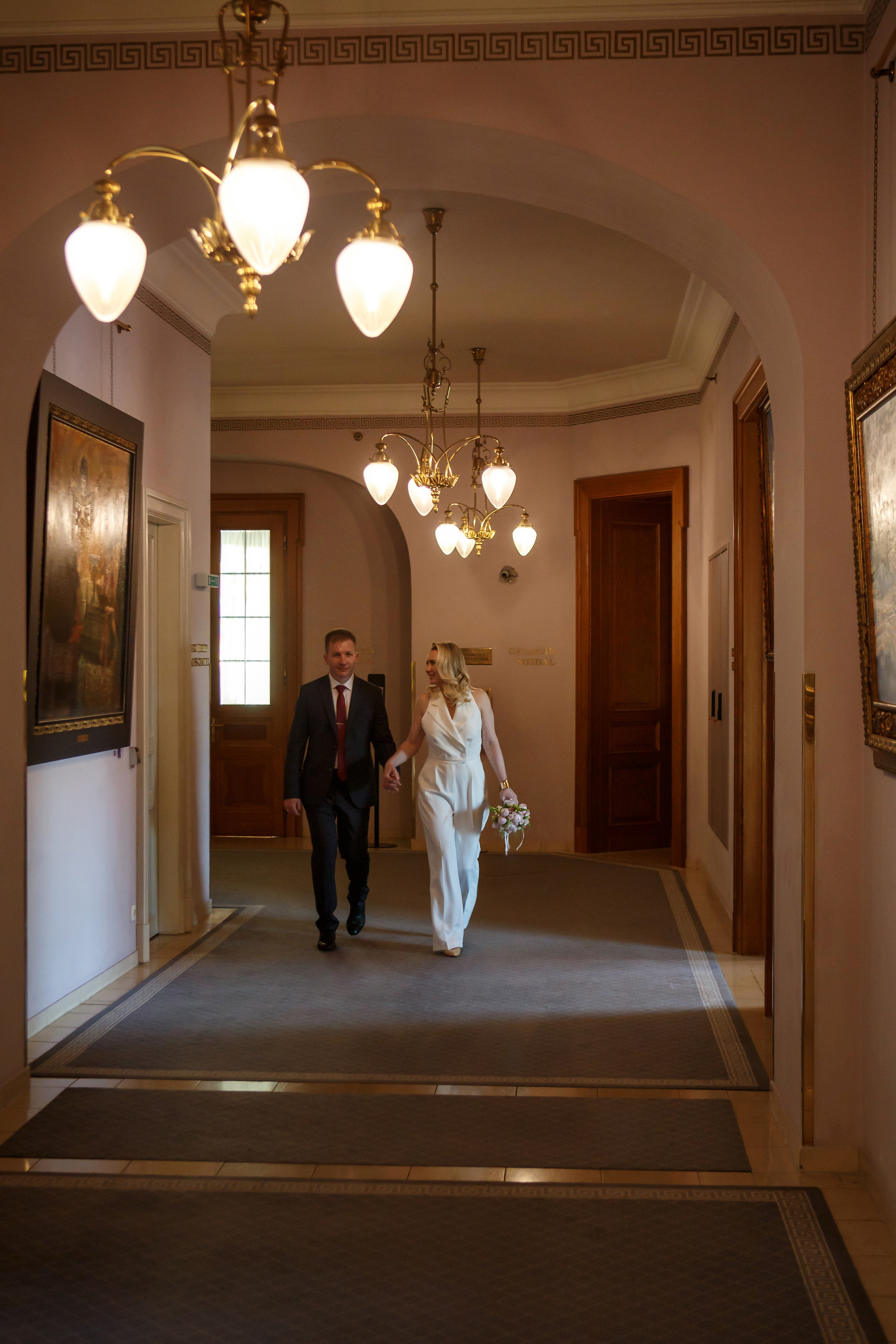 Торжественная регистрация брака в Отеле Националь. Фотография в Загсе Националь, Фотосессия в отеле Националь в Москве. Свадебная церемония. Фотограф в Загсе отеля Националь. Минималистичные, стильные фотографии со свадьбы в отеле Националь, фотограф Валентина Чемерилова