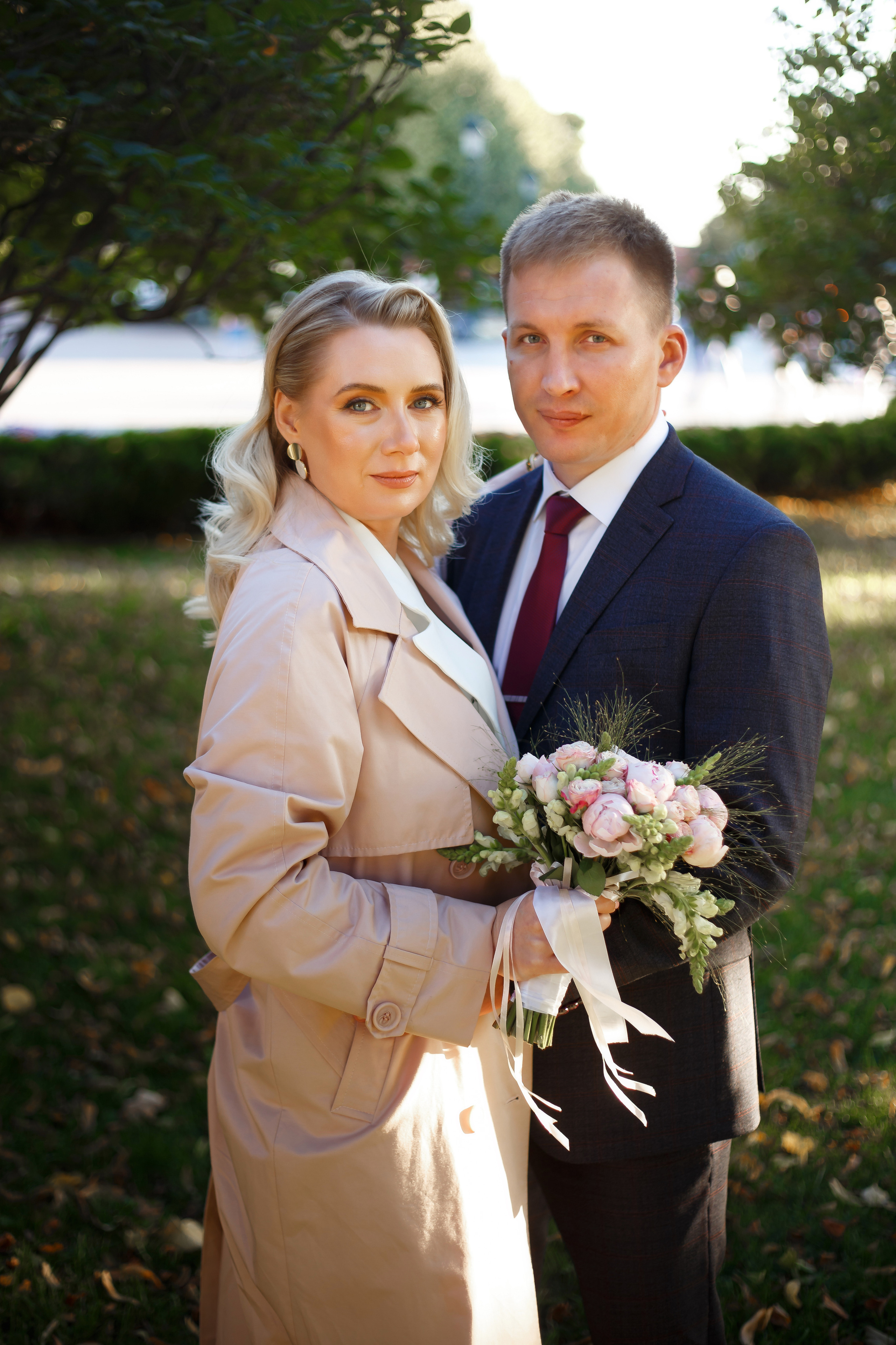 Торжественная регистрация брака в Отеле Националь. Фотография после регистрации в Загсе Националь, Фотосессия в отеле Националь в Москве. Свадебная церемония. Минималистичные, стильные фотографии со свадьбы в отеле Националь, фотограф Валентина Чемерилова