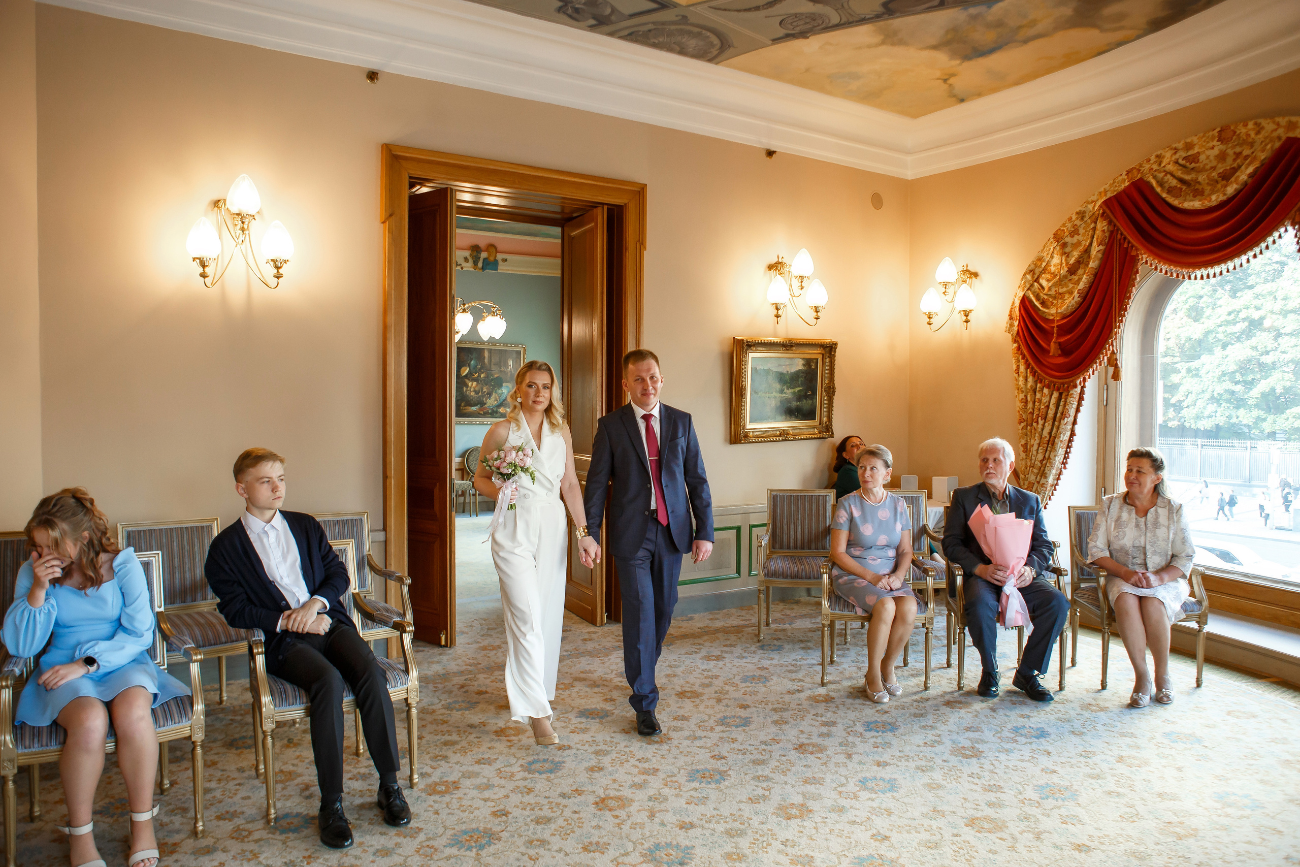 Регистрация брака в Отеле Националь. Фотография в Загсе Националь, Фотосессия в отеле Националь в Москве.