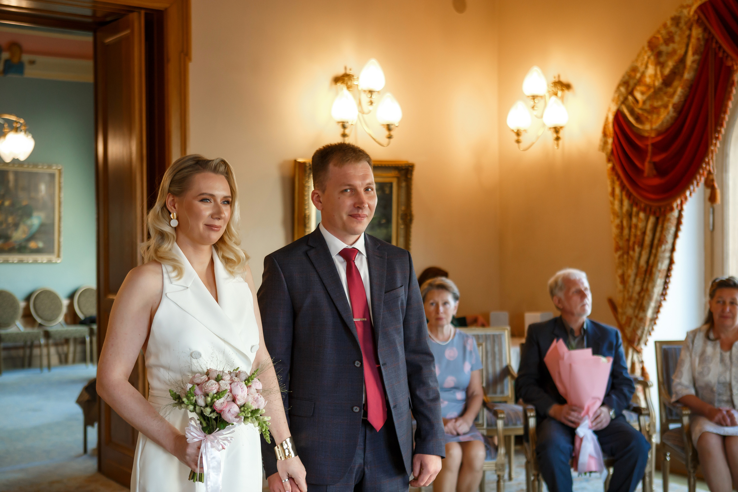 Регистрация брака в Отеле Националь. Фотография в Загсе Националь, Фотосессия в отеле Националь в Москве.