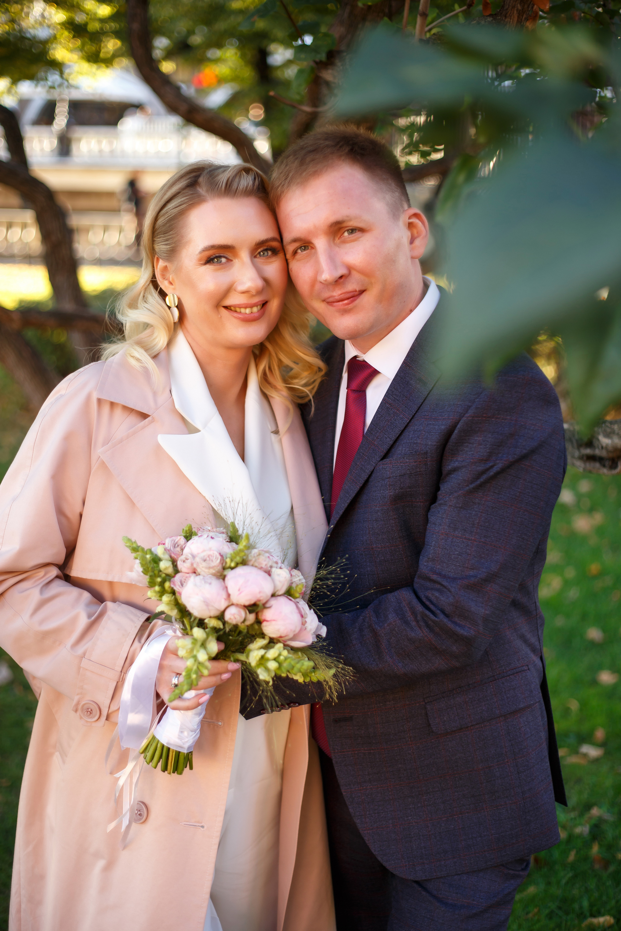 Торжественная регистрация брака в Отеле Националь. Фотография после регистрации в Загсе Националь, Фотосессия в отеле Националь в Москве. Свадебная церемония. Минималистичные, стильные фотографии со свадьбы в отеле Националь, фотограф Валентина Чемерилова