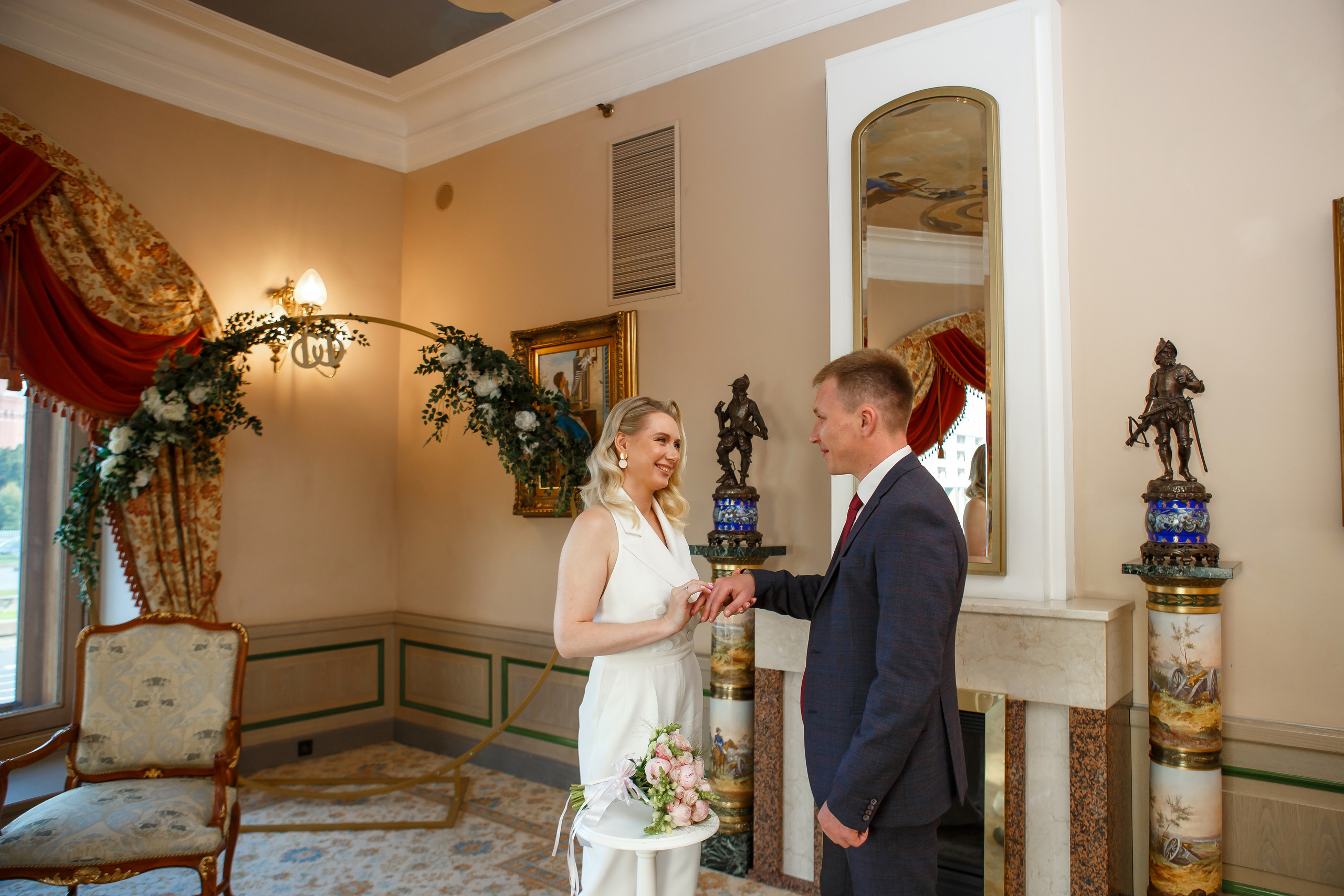 Торжественная регистрация брака в Отеле Националь. Фотография в Загсе Националь, Фотосессия в отеле Националь в Москве. Свадебная церимония.