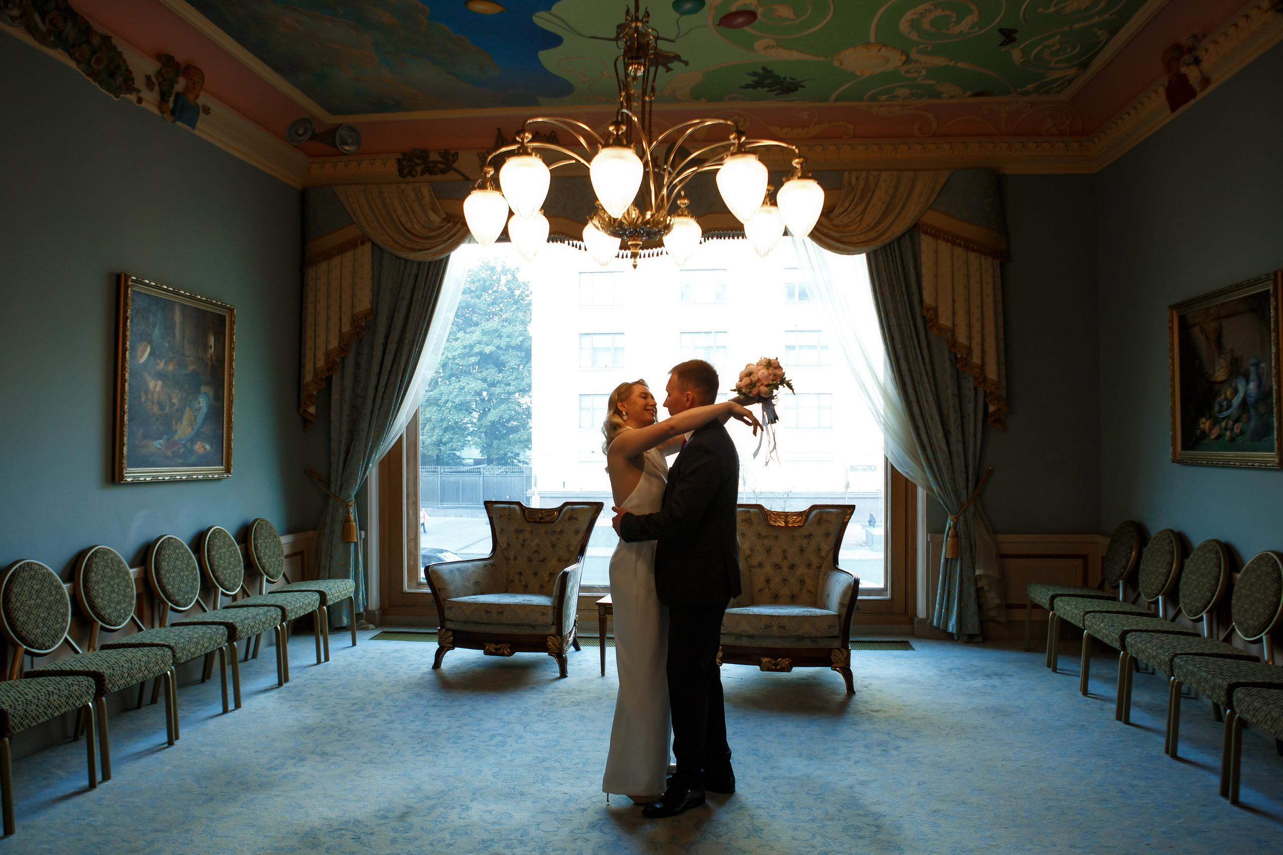 Торжественная регистрация брака в Отеле Националь. Фотография в Загсе Националь, Фотосессия в отеле Националь в Москве. Свадебная церемония. Фотограф в Загсе отеля Националь. Минималистичные, стильные фотографии со свадьбы в отеле Националь, фотограф Валентина Чемерилова