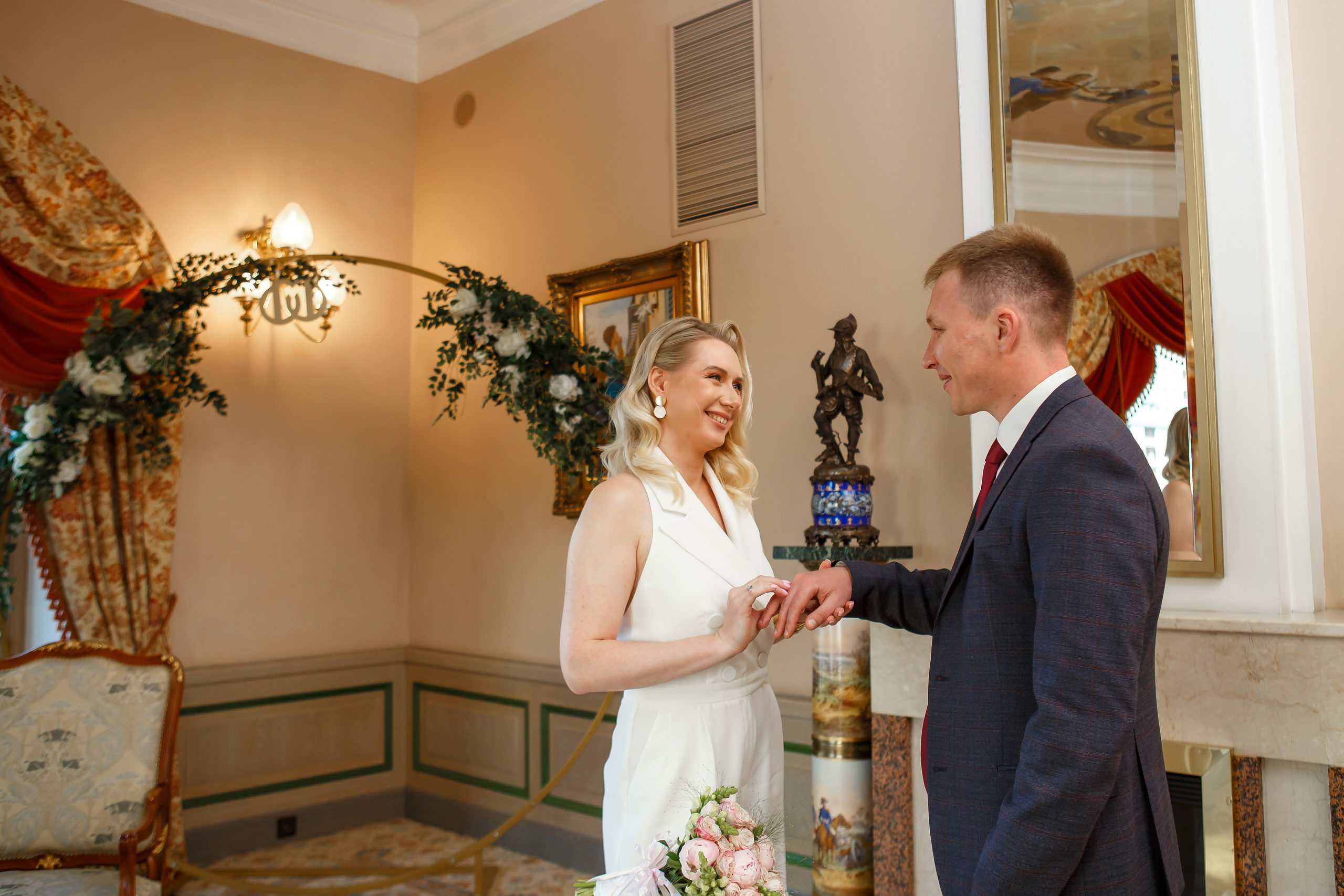 Торжественная регистрация брака в Отеле Националь. Фотография в Загсе Националь, Фотосессия в отеле Националь в Москве. Свадебная церимония.