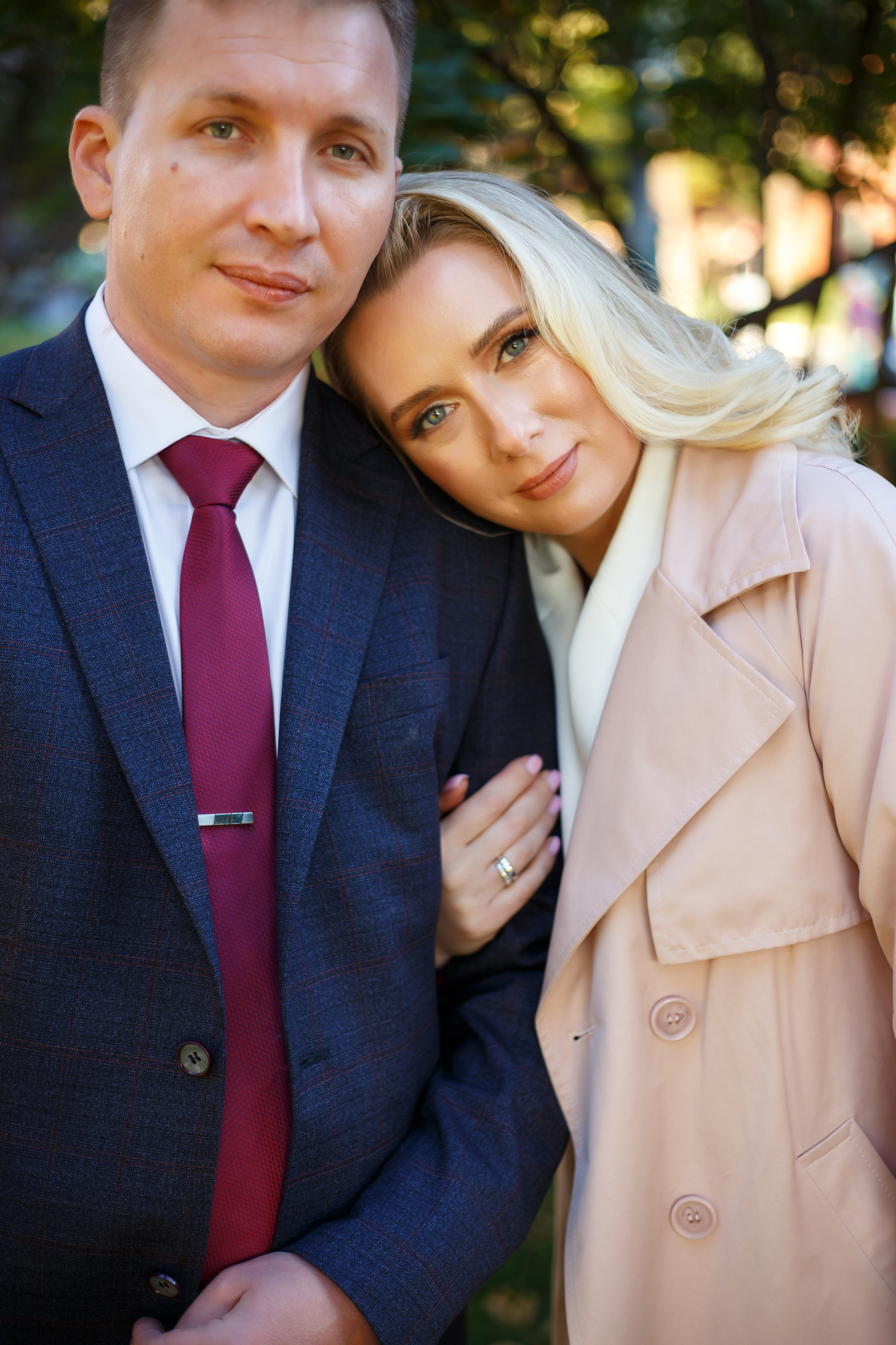 Торжественная регистрация брака в Отеле Националь. Фотография после регистрации в Загсе Националь, Фотосессия в отеле Националь в Москве. Свадебная церемония. Минималистичные, стильные фотографии со свадьбы в отеле Националь, фотограф Валентина Чемерилова