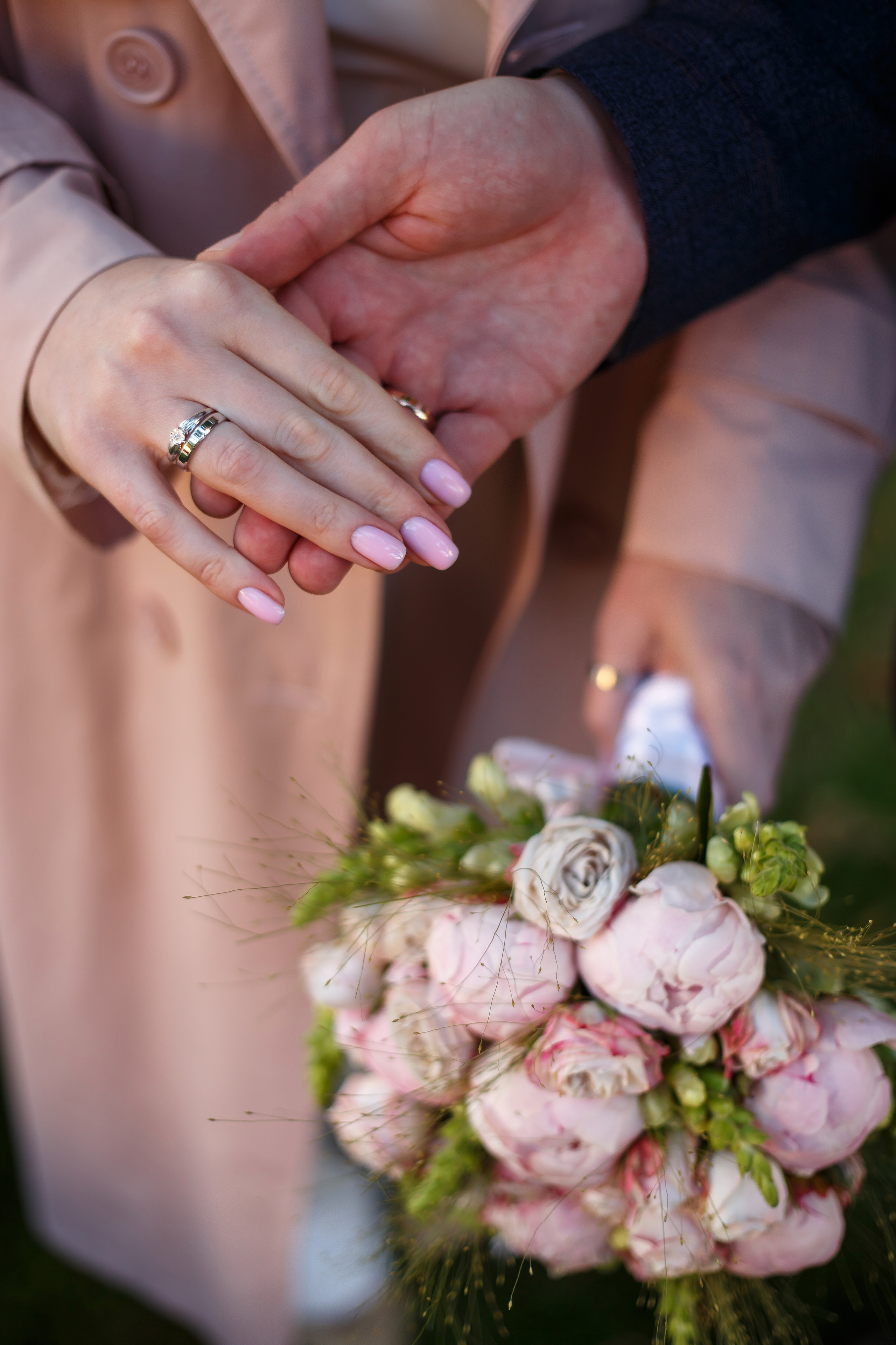 Торжественная регистрация брака в Отеле Националь. Фотография после регистрации в Загсе Националь, Фотосессия в отеле Националь в Москве. Свадебная церемония. Минималистичные, стильные фотографии со свадьбы в отеле Националь, фотограф Валентина Чемерилова