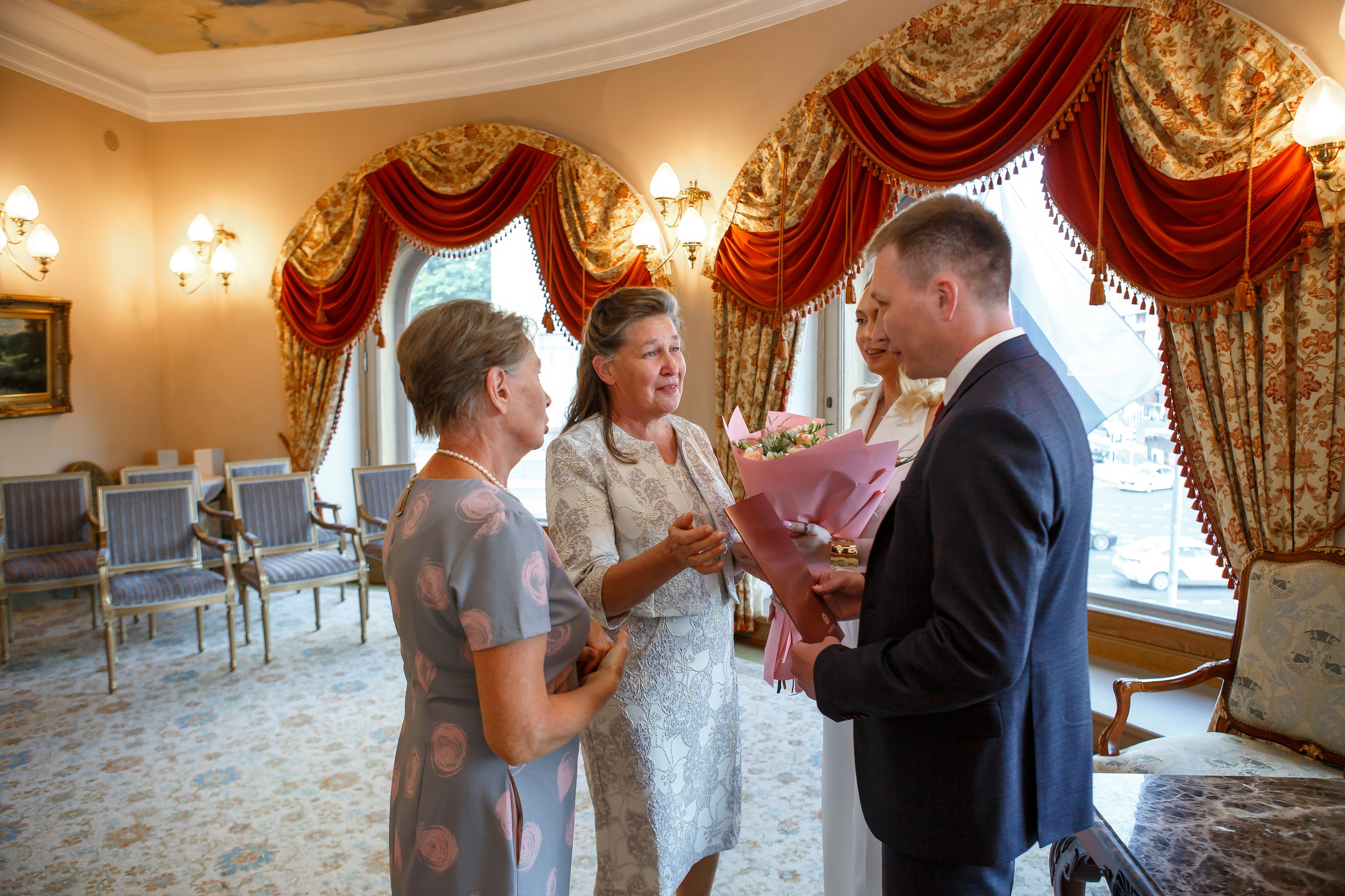 Торжественная регистрация брака в Отеле Националь. Фотография в Загсе Националь, Фотосессия в отеле Националь в Москве. Свадебная церимония.