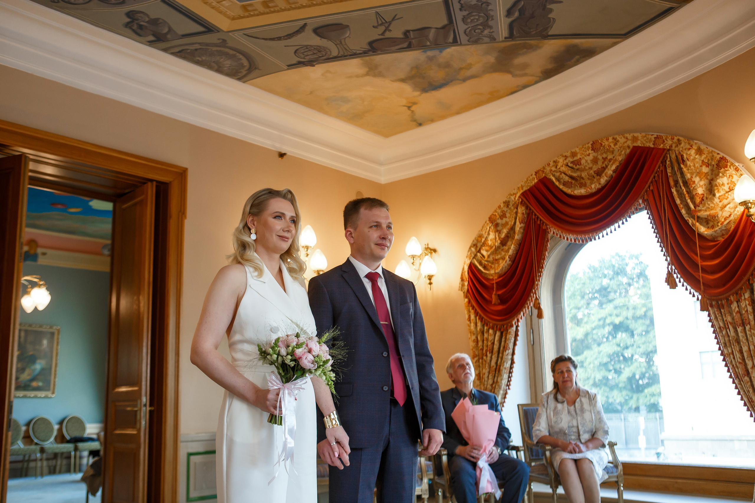 Регистрация брака в Отеле Националь. Фотография в Загсе Националь, Фотосессия в отеле Националь в Москве.