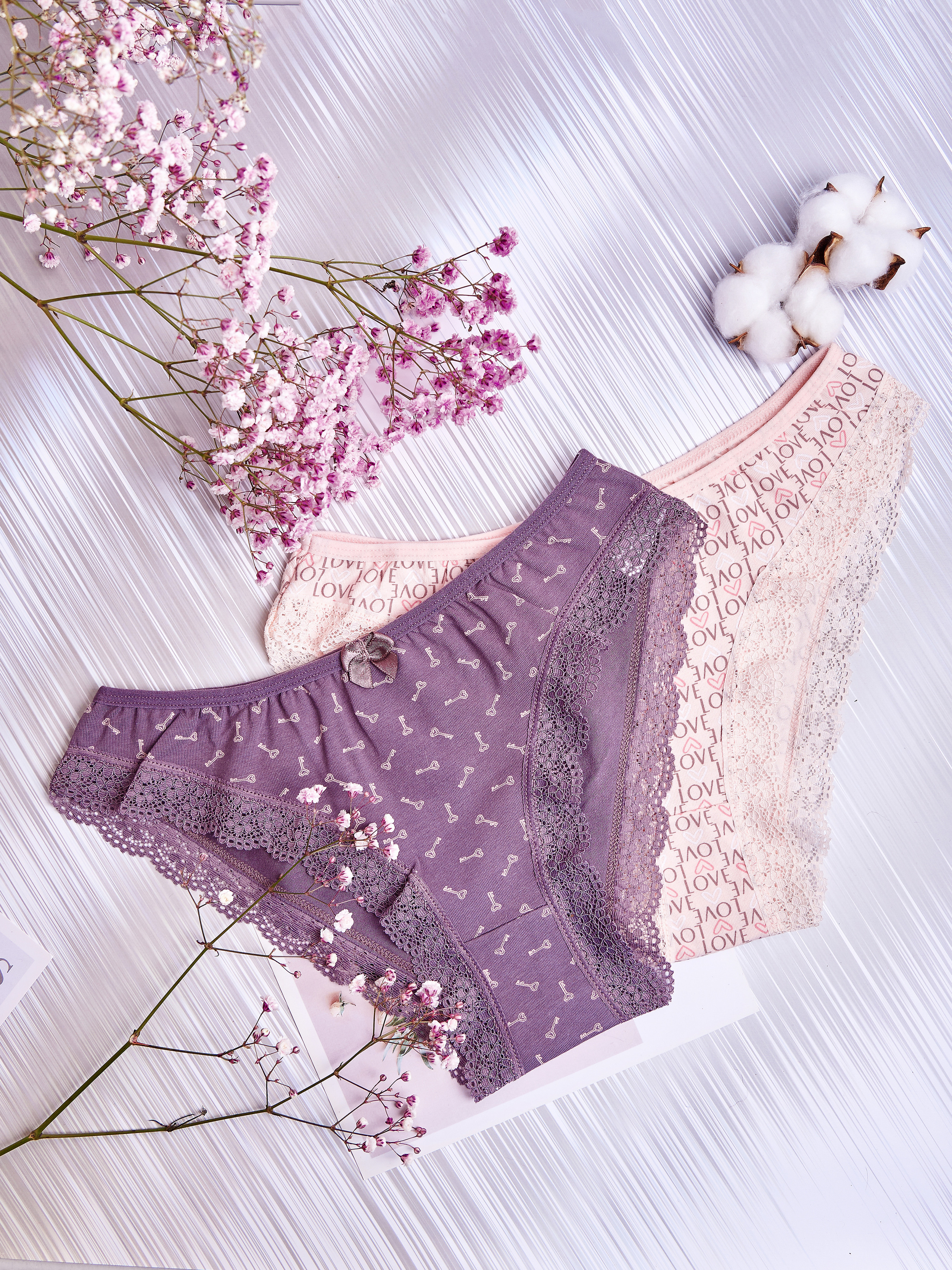 Трусики женские. Контент фотограф для бизнеса и маркет-плейсов