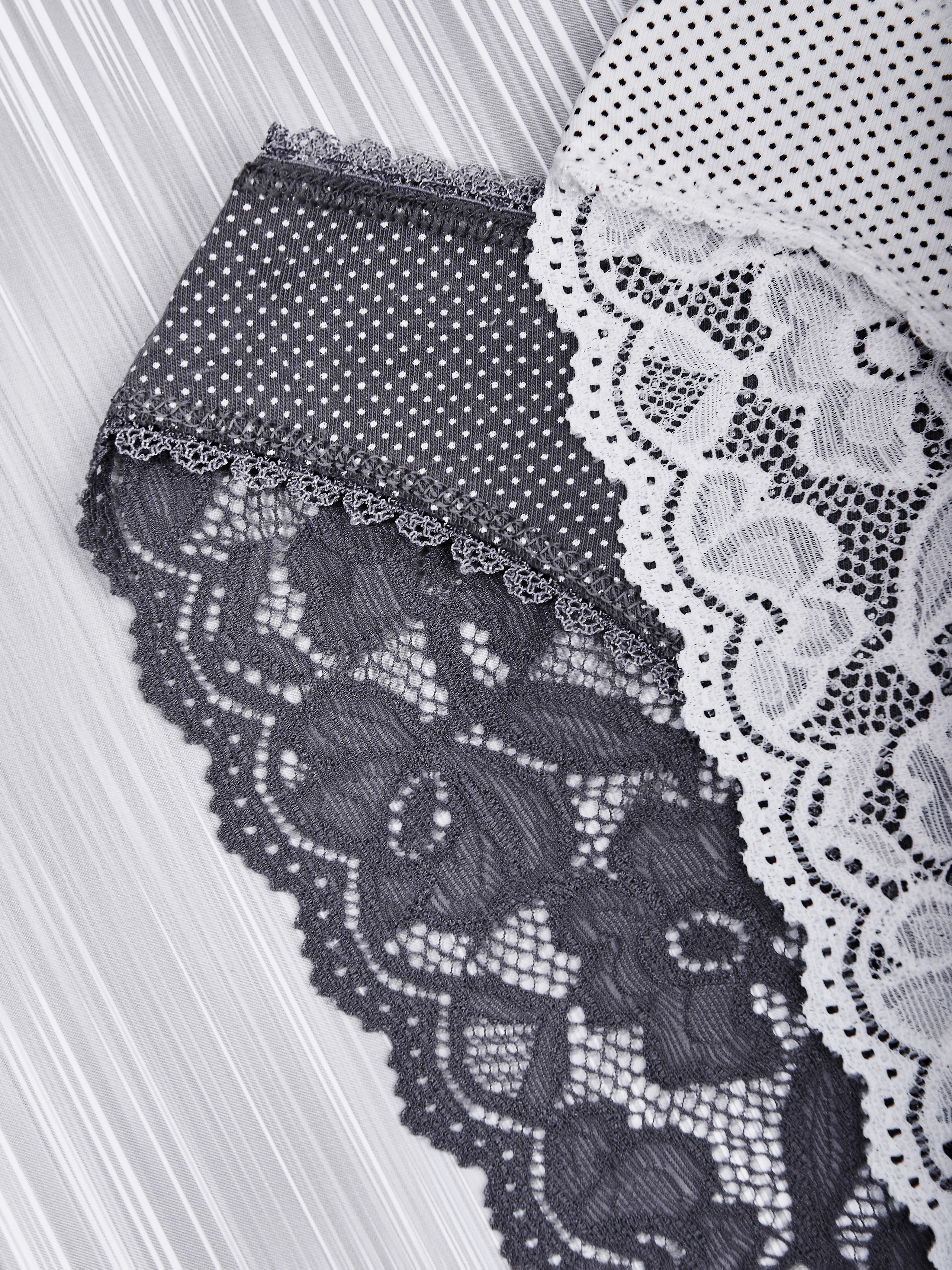 Трусики женские. Контент фотограф для бизнеса и маркет-плейсов