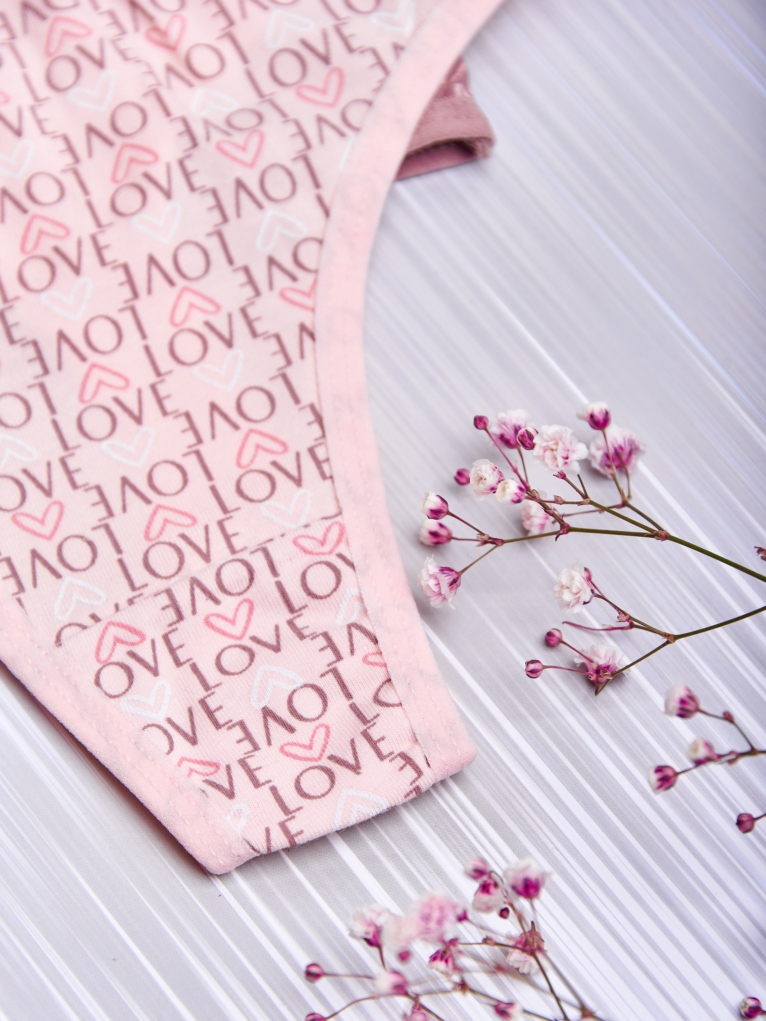 Трусики женские. Контент фотограф для бизнеса и маркет-плейсов