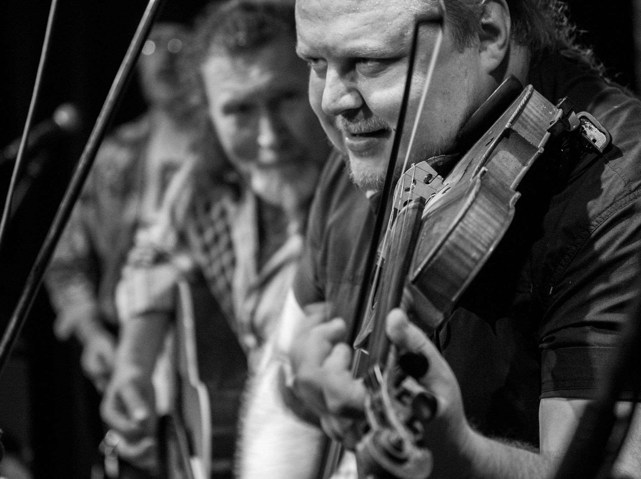 Сергей Новиков - вокал, скрипка