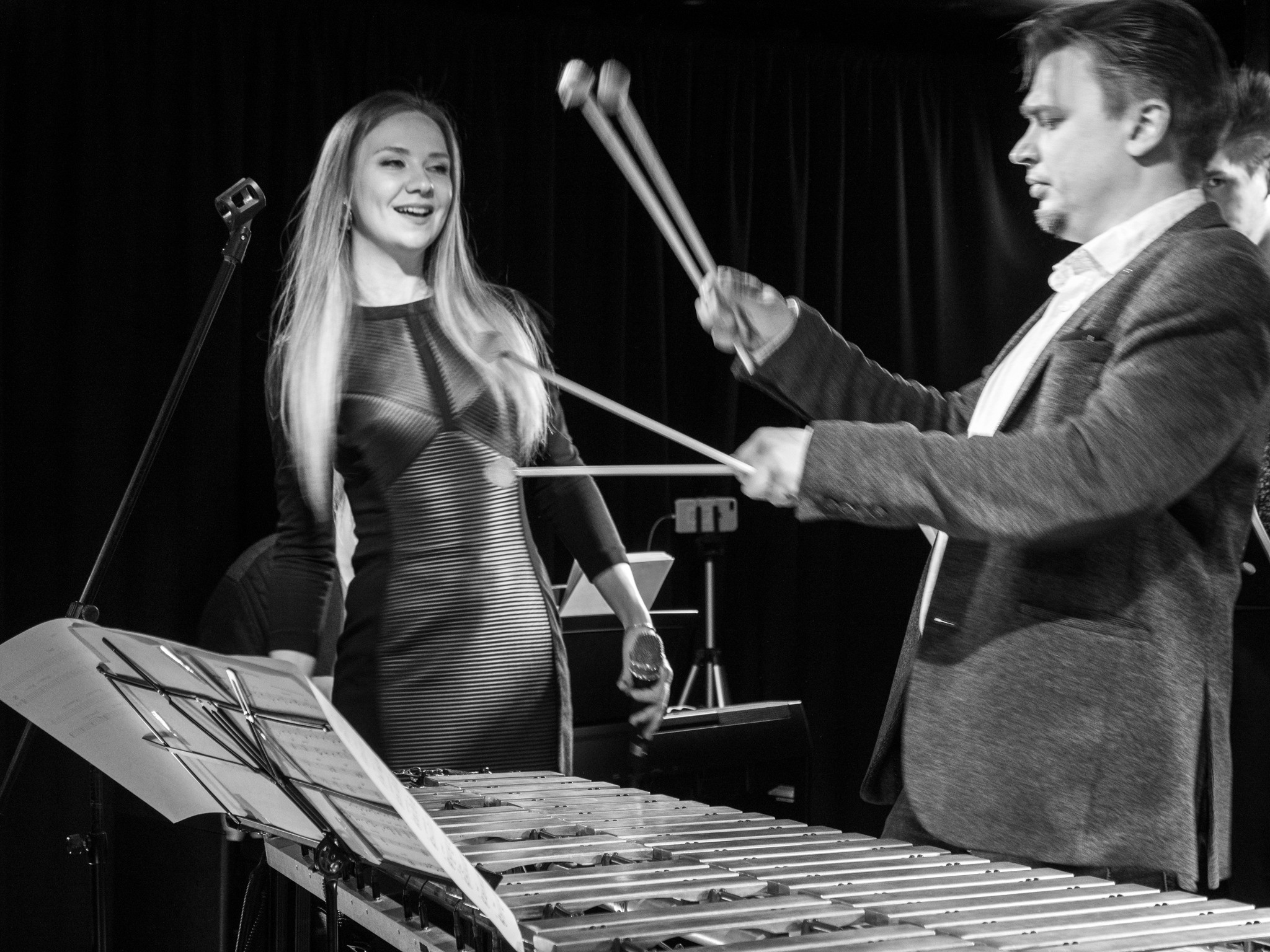 Иннокентий Иванов - вибрафон, Виктория Каунова - вокал