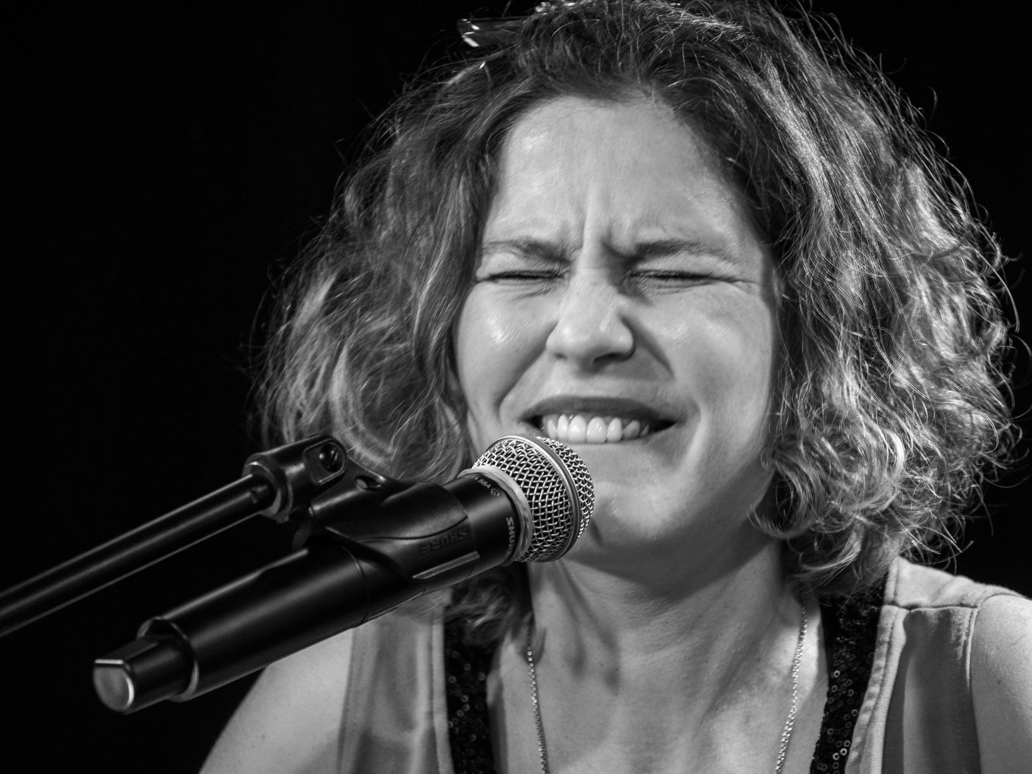 Надя Кузнецова - вокал, клавиши