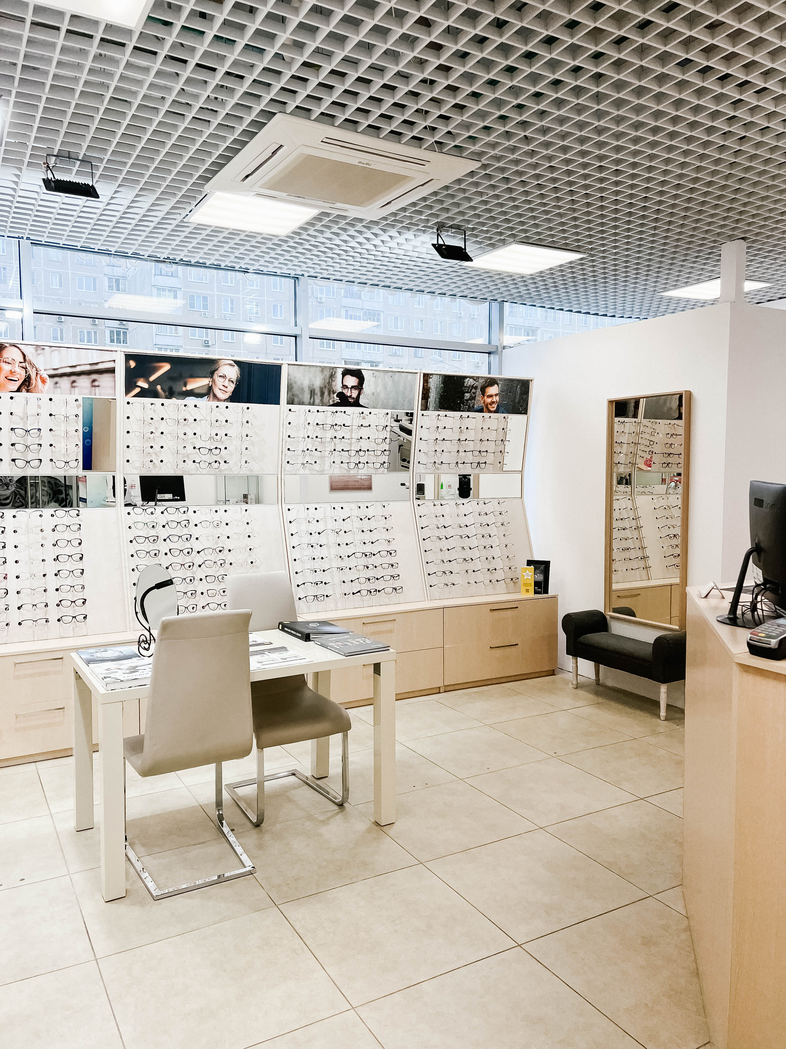 Заказать очки. Оптика для всей семьи Оптик Сторис в Москве