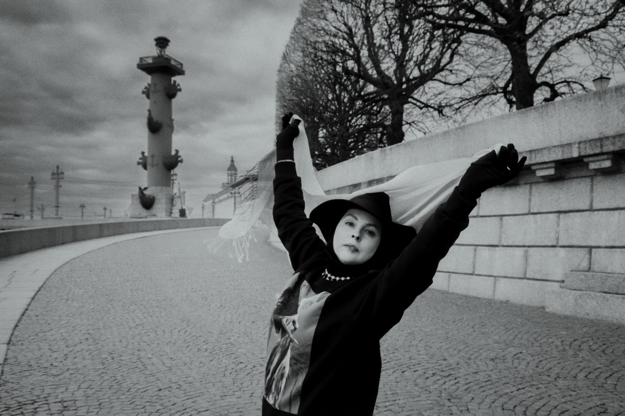 Биржевой спуск, раннее утро. Фотограф_Петербург