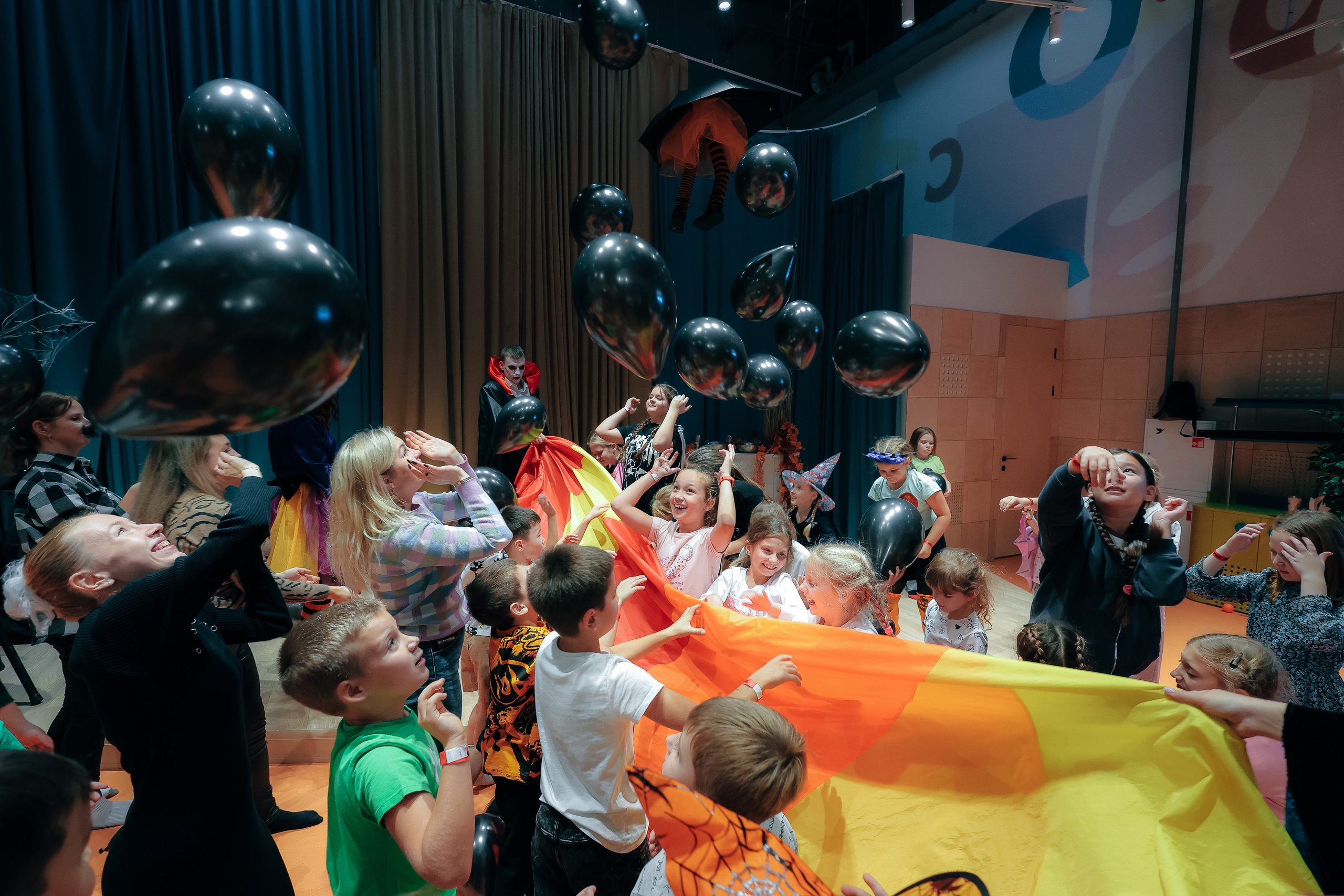 02.11 Halloween в Zhooki Park. Команда специалистов в мире фотографии и видео. Детский фотограф, семейный фотограф