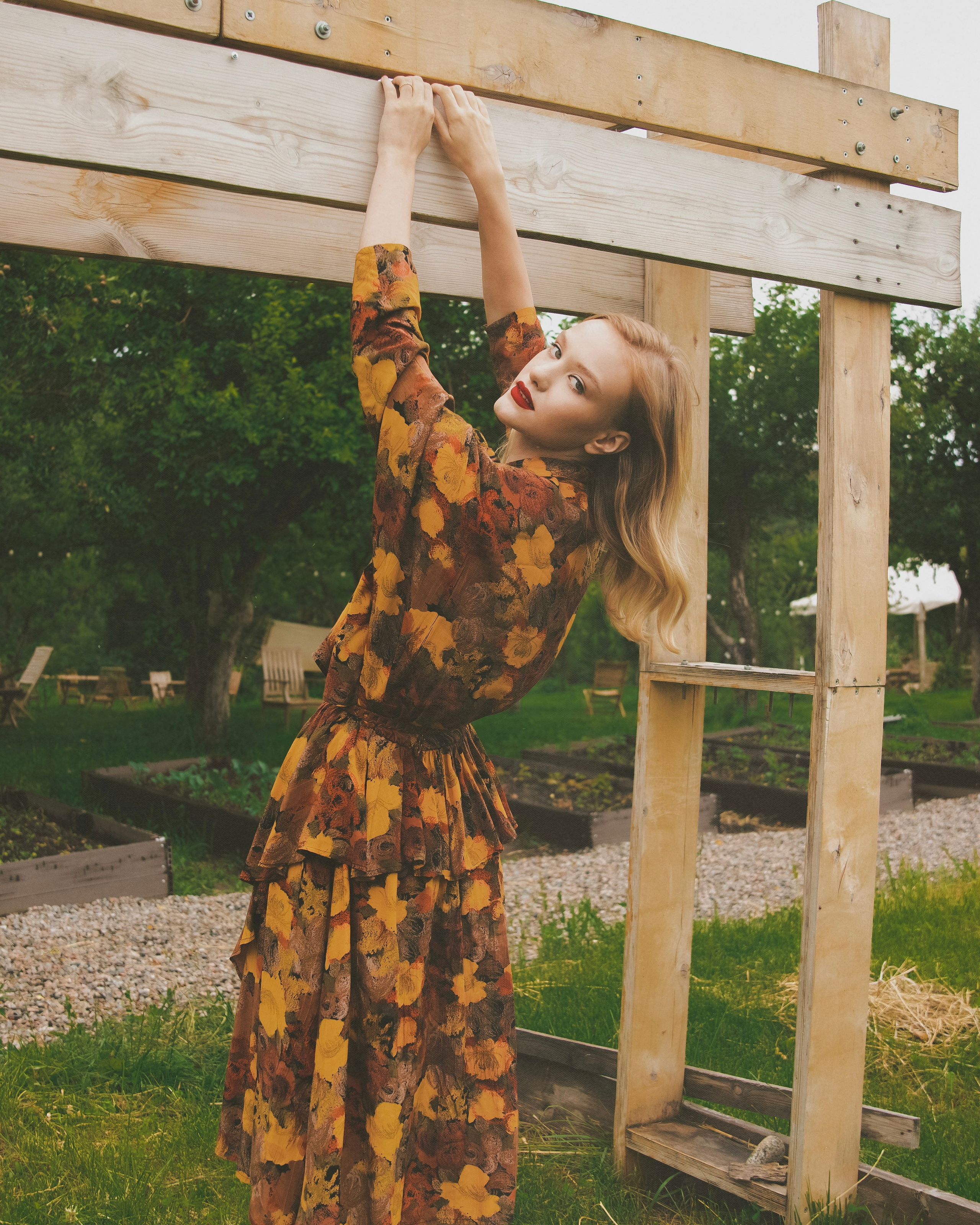 Près de l'arbre. Fashion, portrait, personal photographer. Almaty, KZ