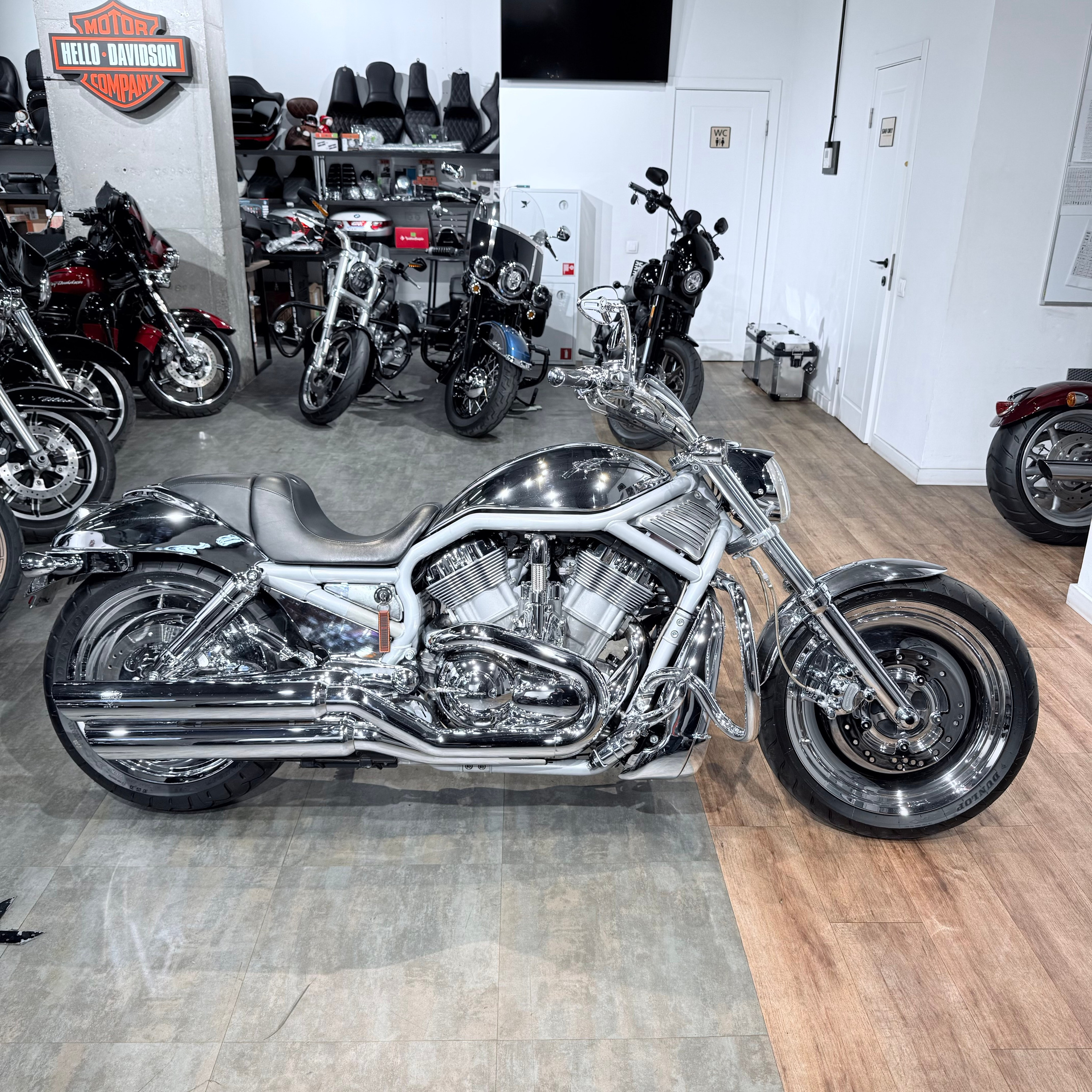 Купить Harley-Davidson 2002 V-ROD Chrоmе Limited Еditiоn (Softail/Dyna) — подробнее на сайте. Hello Davidson, Москва. Только хорошие мотоц