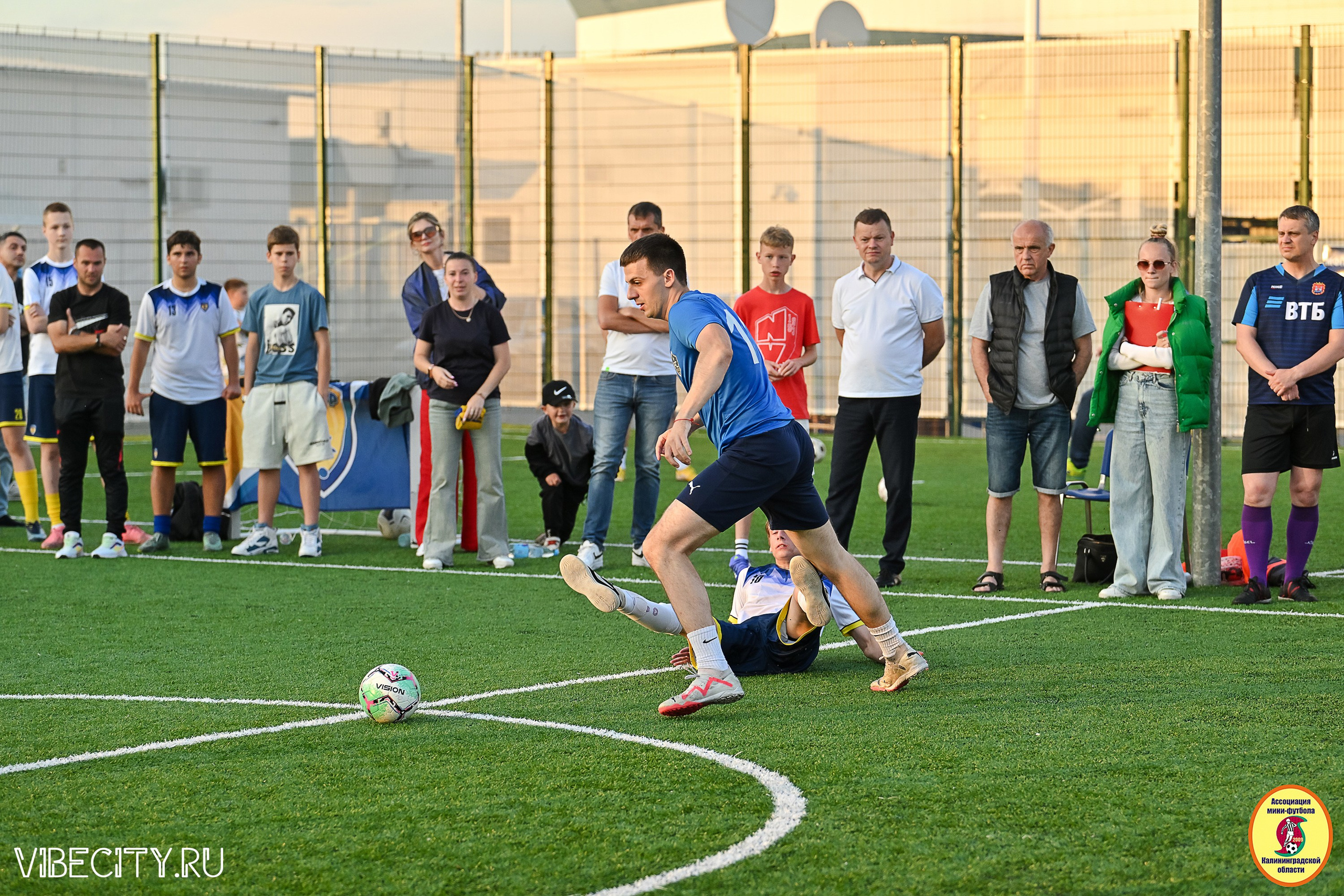 ИГРЫ МИНИ-ФУТБОЛЬНОЙ И КОРПОРАТИВНОЙ ЛИГИ. VIBECITY.RU Вайб Сити Ру Фоторепортажи Фотоотчеты Калининград