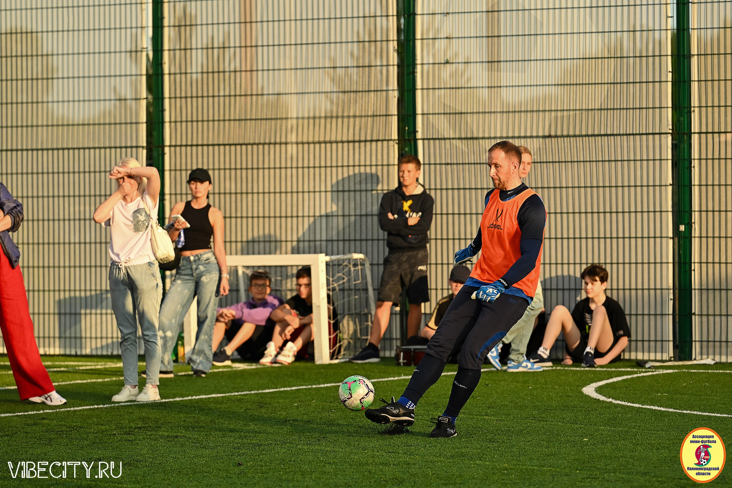 ИГРЫ МИНИ-ФУТБОЛЬНОЙ И КОРПОРАТИВНОЙ ЛИГИ. VIBECITY.RU Вайб Сити Ру Фоторепортажи Фотоотчеты Калининград