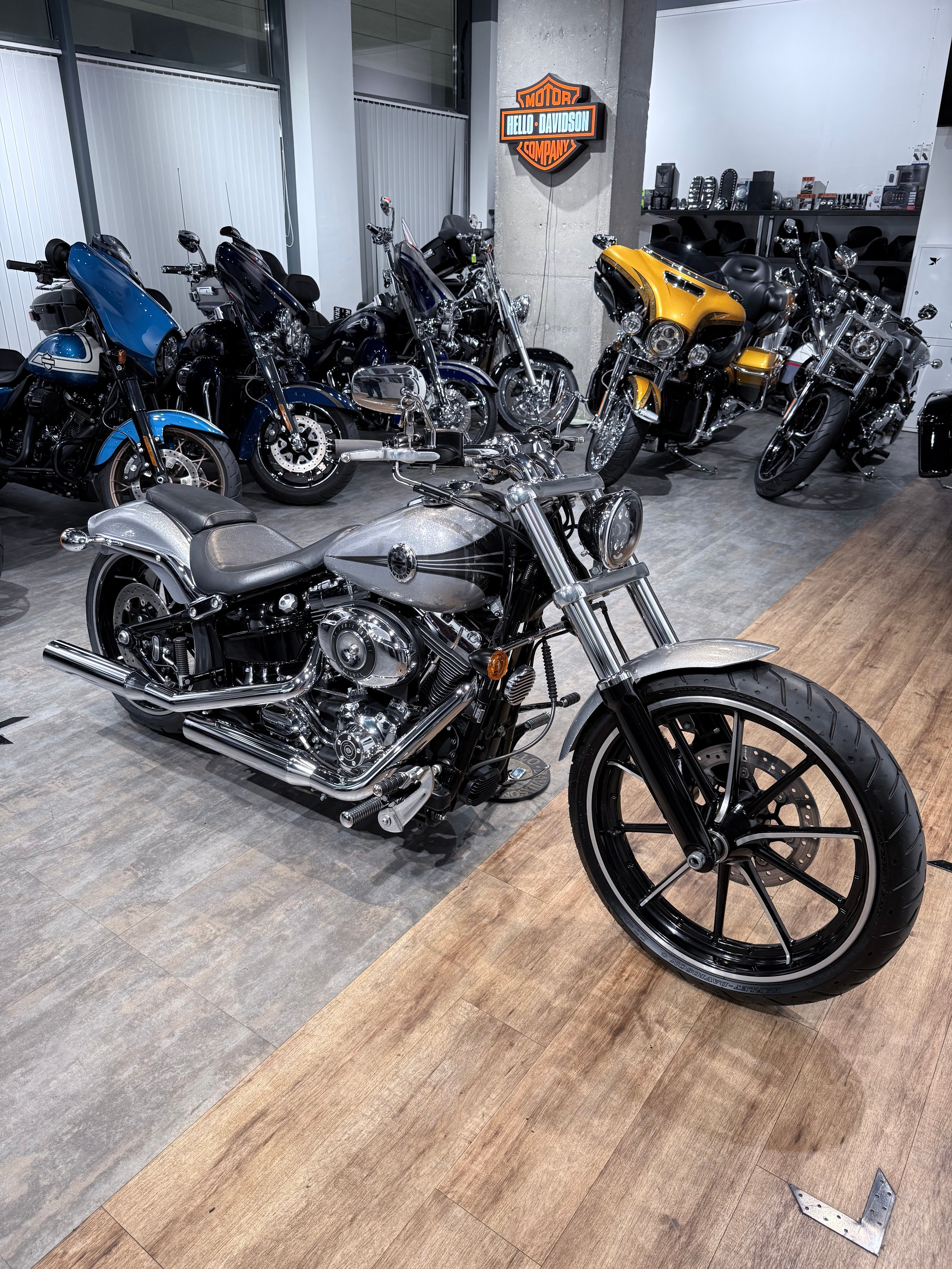Купить Harley-Davidson HD Breakout ABS (Hard Candy Custom) (Softail/Dyna) — подробнее на сайте. Hello Davidson, Москва. Только хорошие мотоциклы…