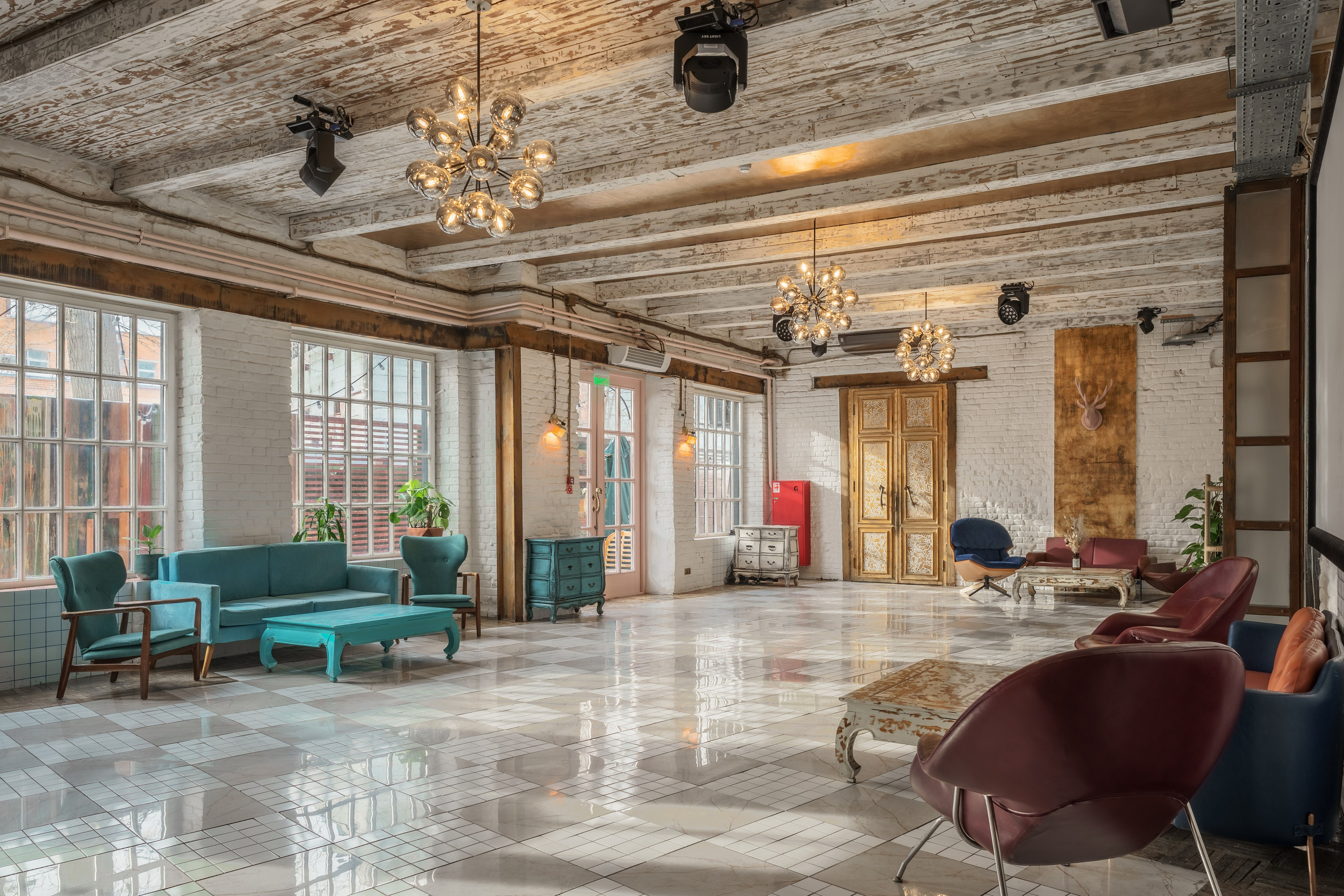 Съемка для каталога «LOFT HALL» | vhaus. VHAUS | Превращаем квадратные метры в капитал. Стратегический визуальный маркетинг для премиум-недвижимости