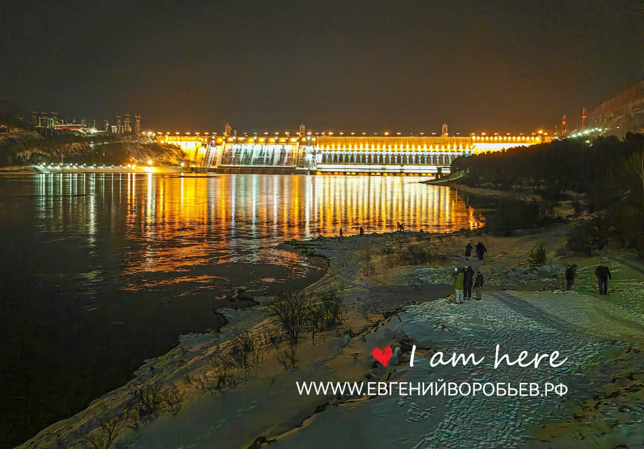 Красноярская гидроэлектростанция ГЭС река Енисей иллюминация подсветка индивидуальный тур Красноярск экскурсии фото интересные места что посмотреть куда сходить что посетить достопримечательности Красноярска фототур фотосессия аренда кабриолета аренда микроавтобуса трансфер цена заказать экскурсию программа маршрут смотровые площадки видовые красивые места Национальный парк заповедник Столбы Дивногорск Красноярская ГЭС путешествие туристический маршрут место силы Часовня Параскевы Пятницы Коммунальный мост остров Татышев Бобровый лог Николаевская сопка набережная Енисея село Овсянка музей Астафьева Караульная гора Виноградовский мост гид экскурсовод индивидуальная экскурсия фотосъемка виды на Енисей фанпарк Бобровый лог парк флоры и фауны Роев ручей Торгашинский хребет скала Такмак вантовый мост куда сходить цены расписание заказать онлайн экскурсионное обслуживание трансфер на комфортабельном микроавтобусе