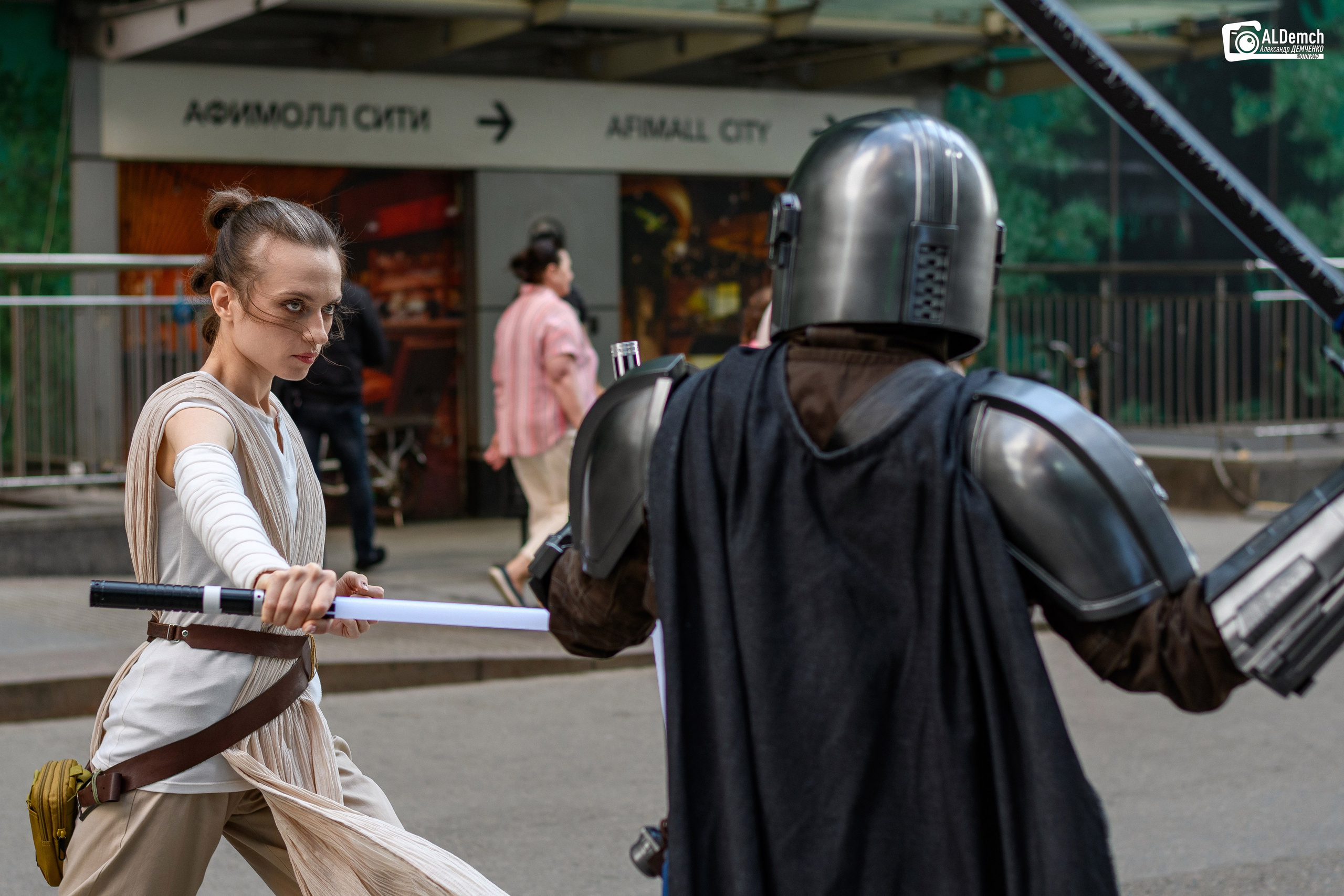 Рей против Мандалорца по звёздным войнам косплей фотосессия