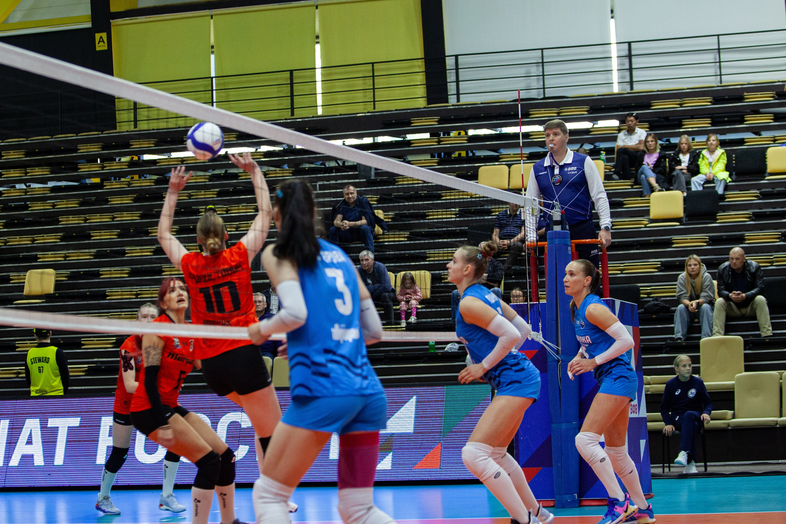 Один день из тура чемпионата России по волейболу. Кутузов Евгений Фотограф в Южно-Сахалинске