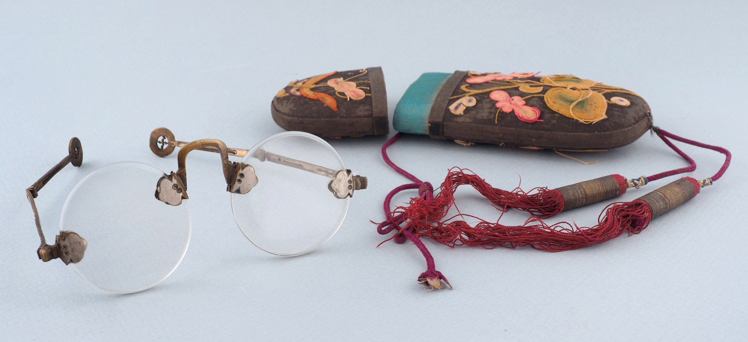 Предметная съемка ДПИ | Аукционный дом «Литфонд». Репортажный и семейный фотограф в Санкт-Петербурге Тарас Марченко