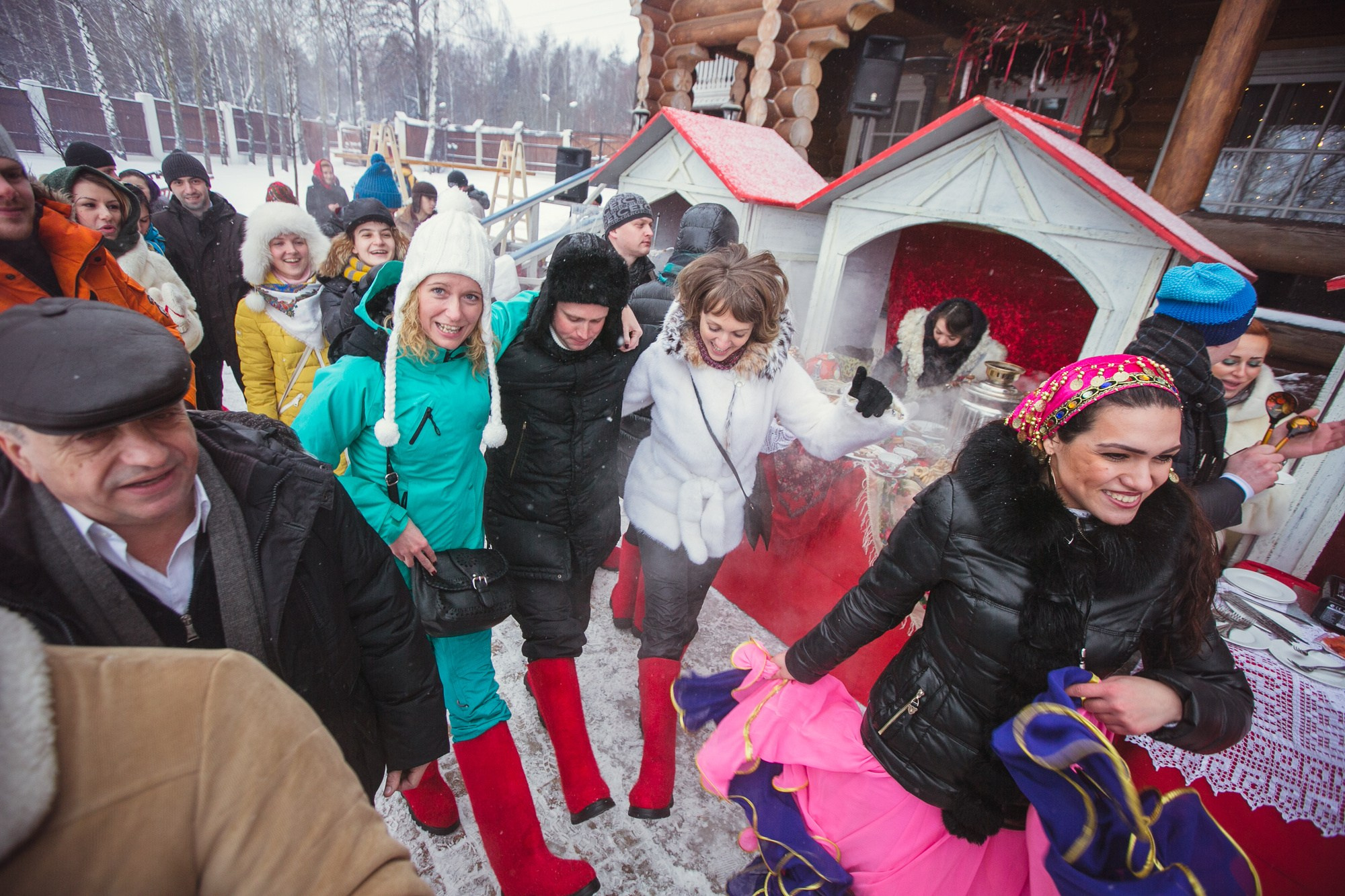 Зимняя свадьба в русских традициях. Семейный, портретный и свадебный фотограф в Санкт-Петербурге и Москве
