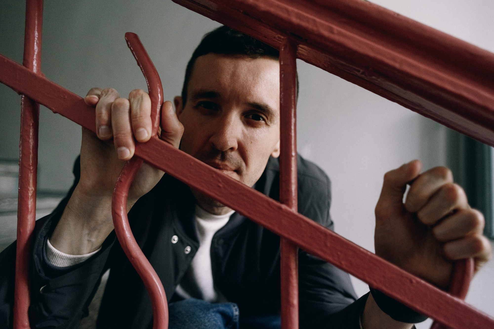 Мужская стрит-фотосессия в Тюмени | Уличный фотограф Дарья Мустафина. Портретный фотограф Тюмень Дарья Мустафина