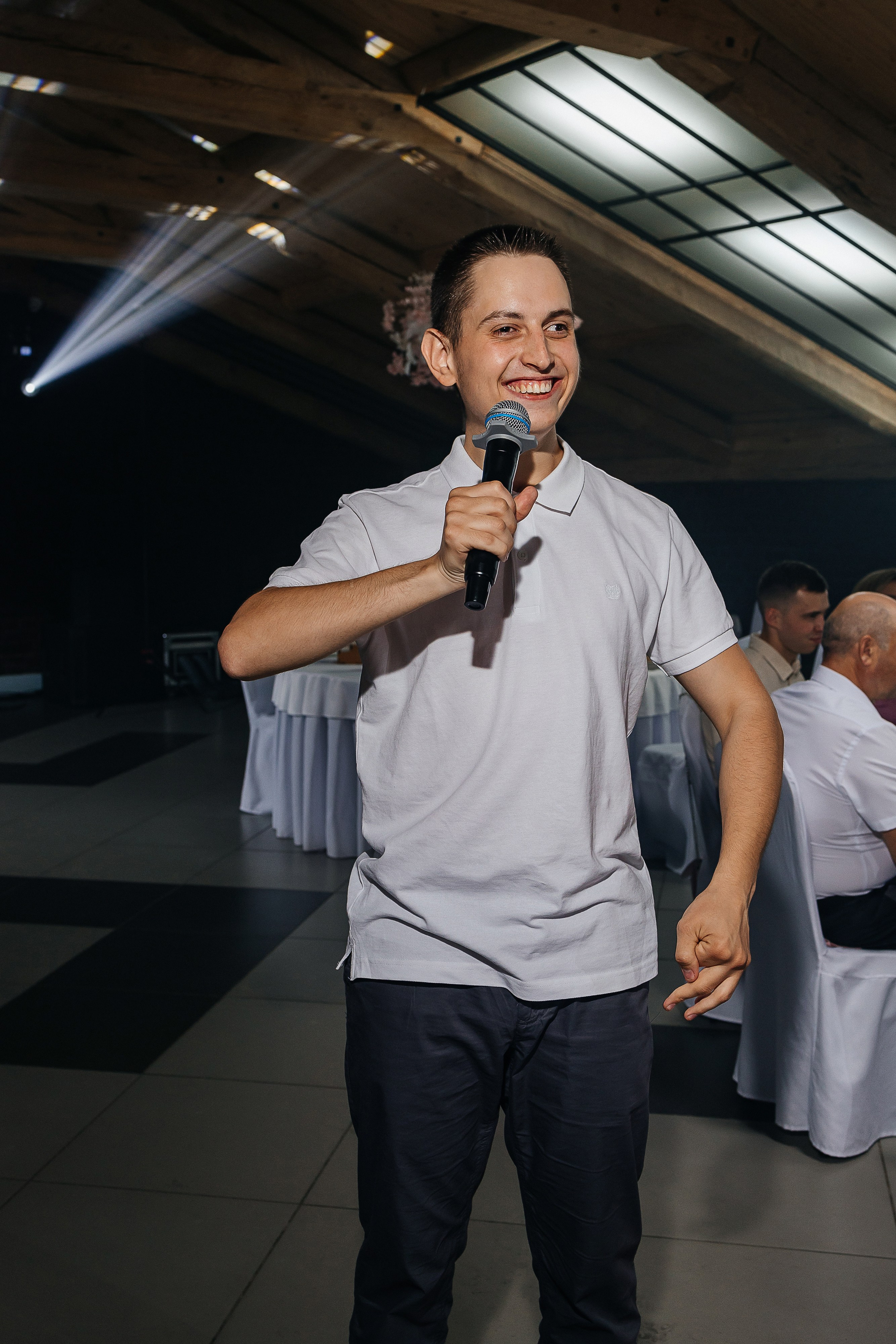 Чувственная первая встреча пары в отеле. Олег Сверчков | Свадебный фотограф Вологда