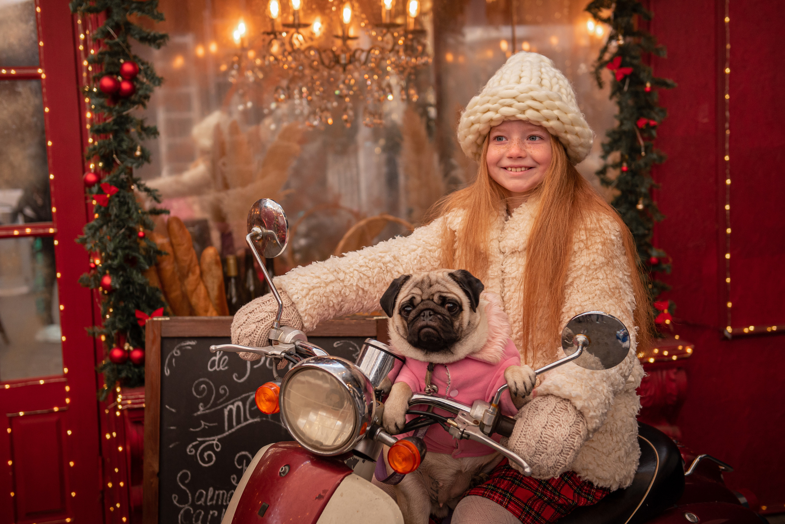 Новогодняя фотосессия Златочки и мопса Васьки. Семейный и детский фотограф в Краснодарском крае Натали Фищенко