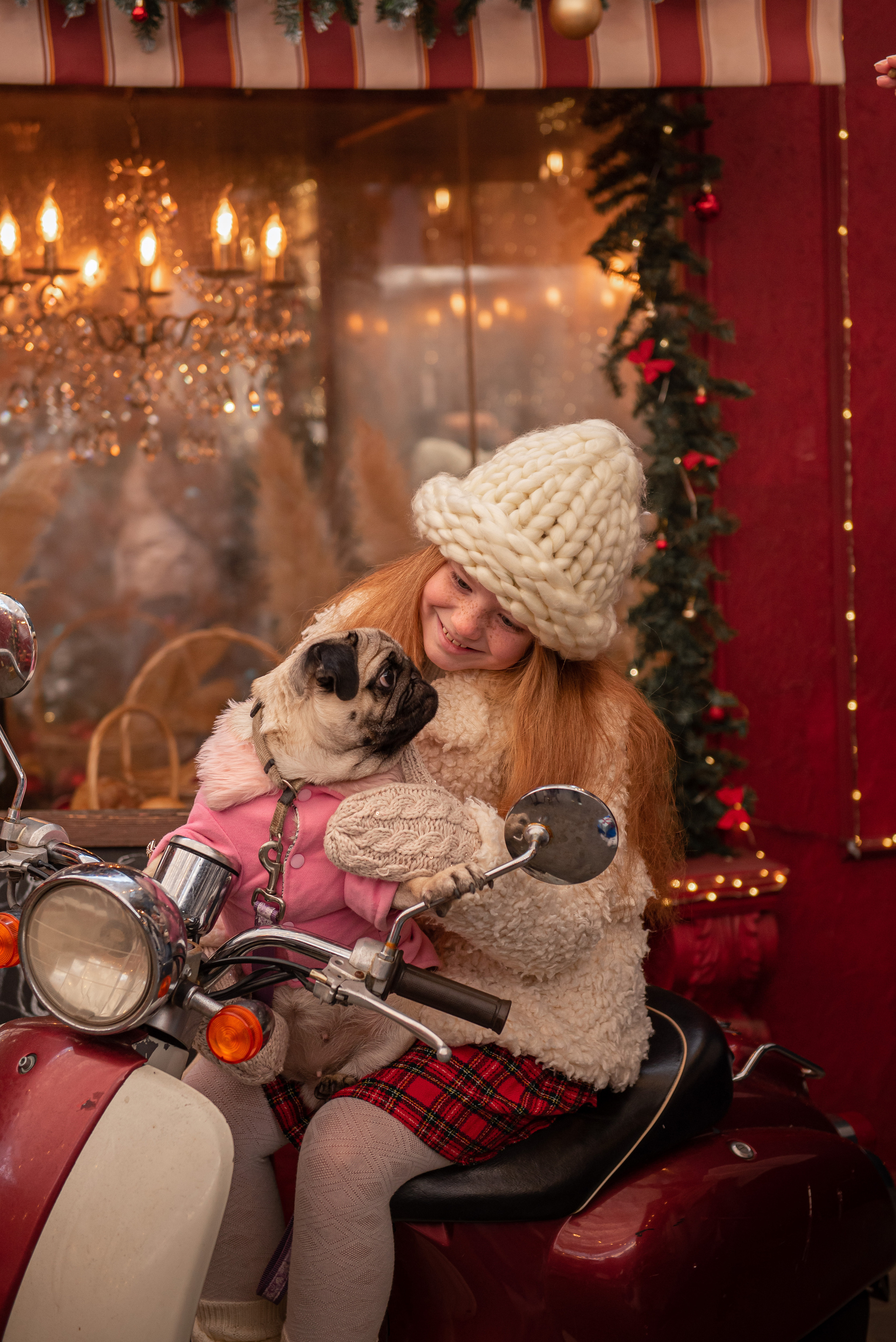 Новогодняя фотосессия Златочки и мопса Васьки. Семейный и детский фотограф в Краснодарском крае Натали Фищенко