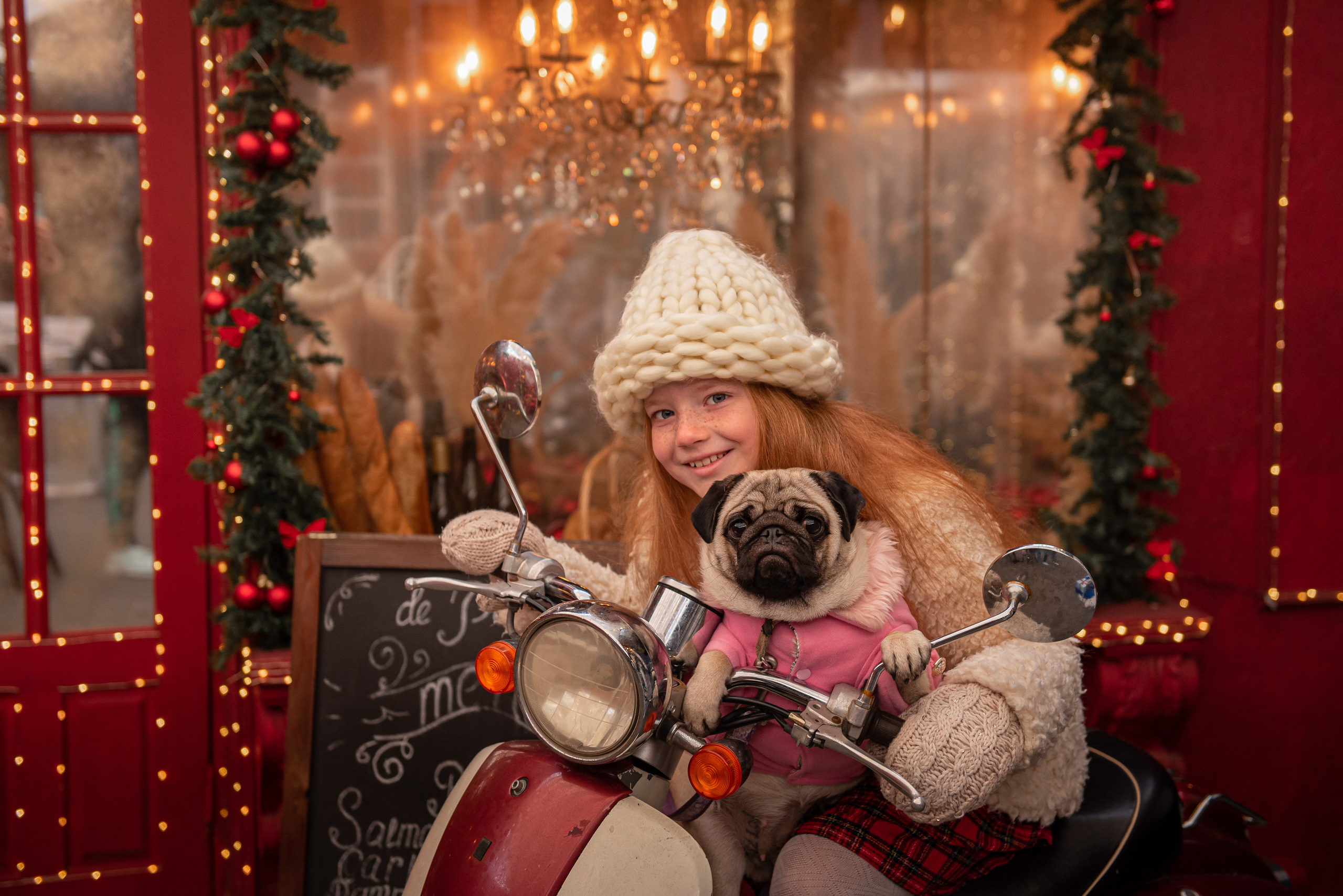 Новогодняя фотосессия Златочки и мопса Васьки. Семейный и детский фотограф в Краснодарском крае Натали Фищенко