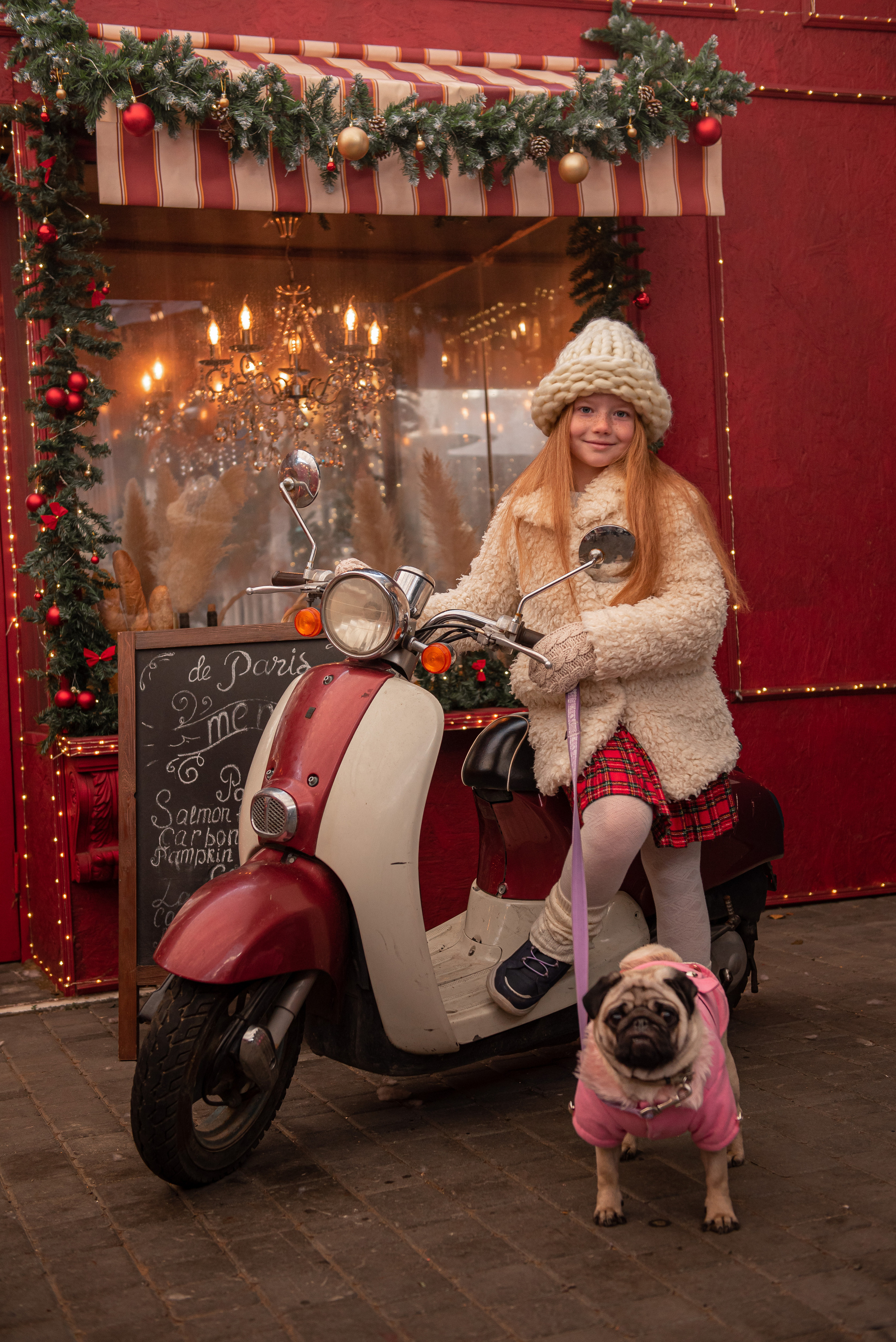 Новогодняя фотосессия Златочки и мопса Васьки. Семейный и детский фотограф в Краснодарском крае Натали Фищенко