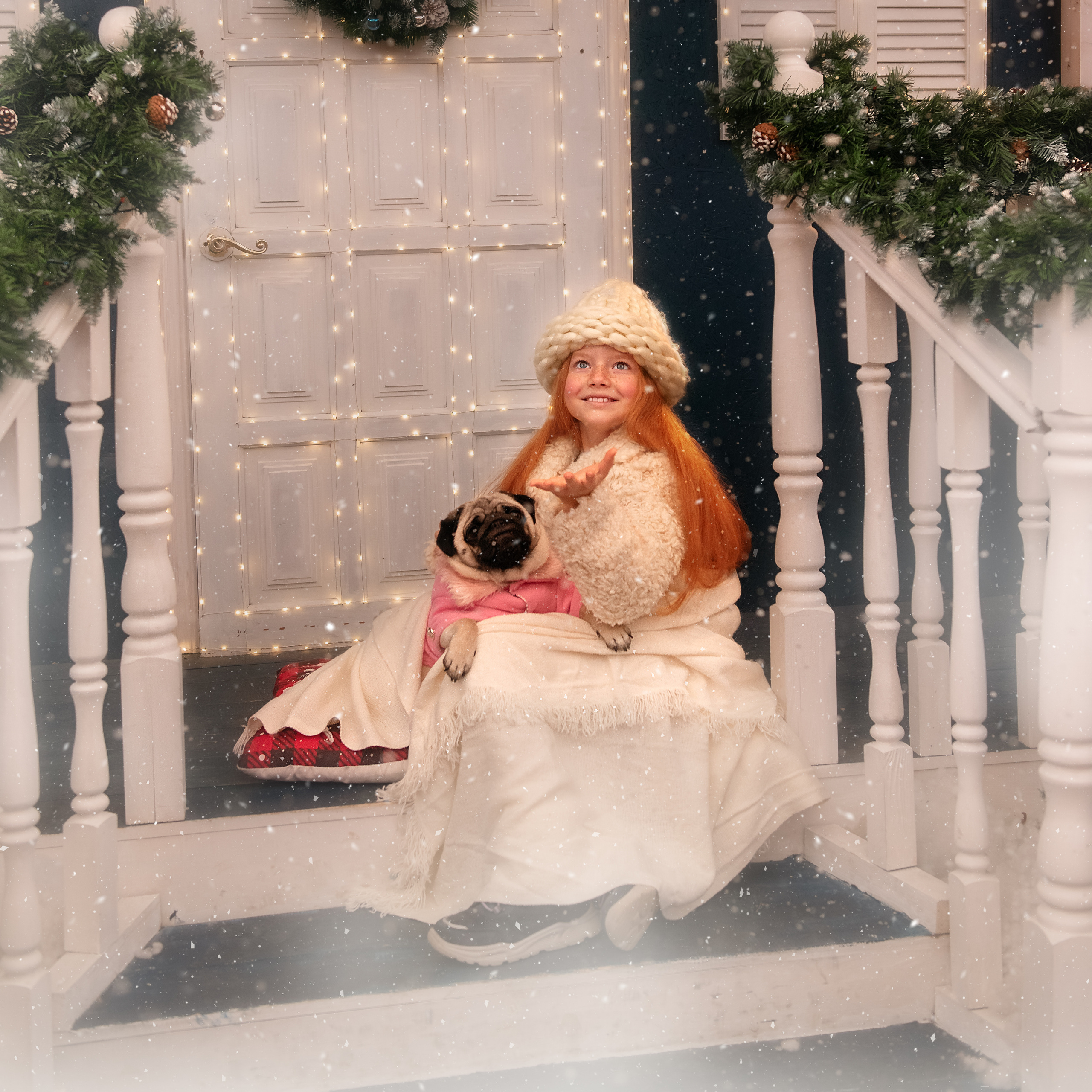 Новогодняя фотосессия Златочки и мопса Васьки. Семейный и детский фотограф в Краснодарском крае Натали Фищенко